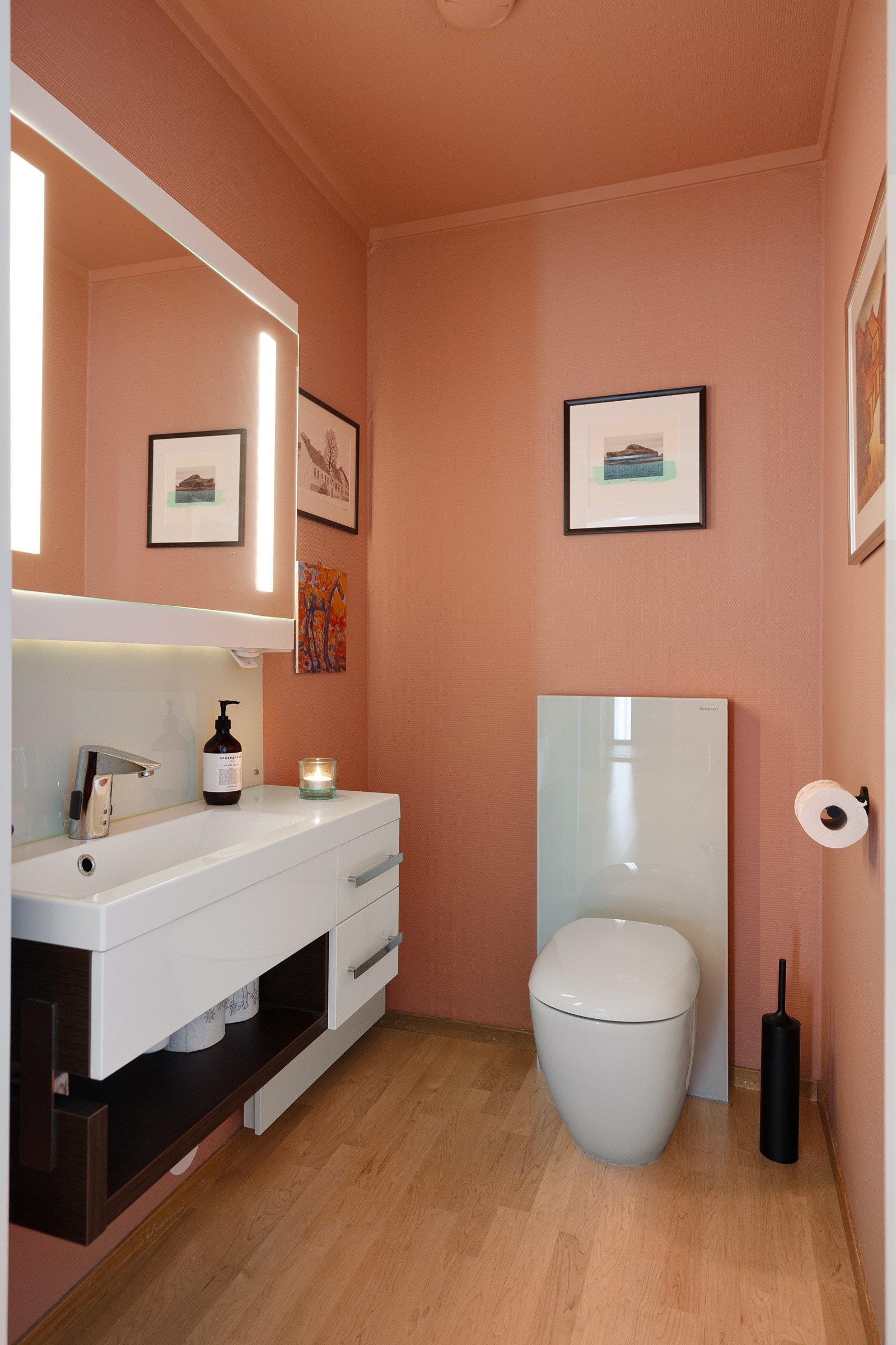 Separat toalett Galleribilde