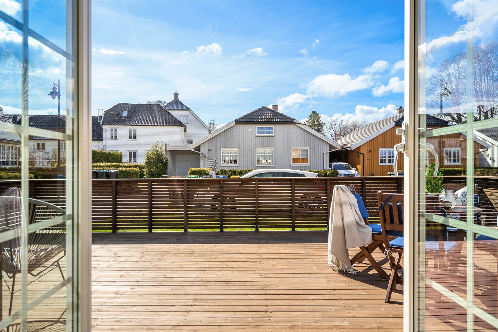 Utgang til uteplass/terrasse på sydsiden Galleribilde