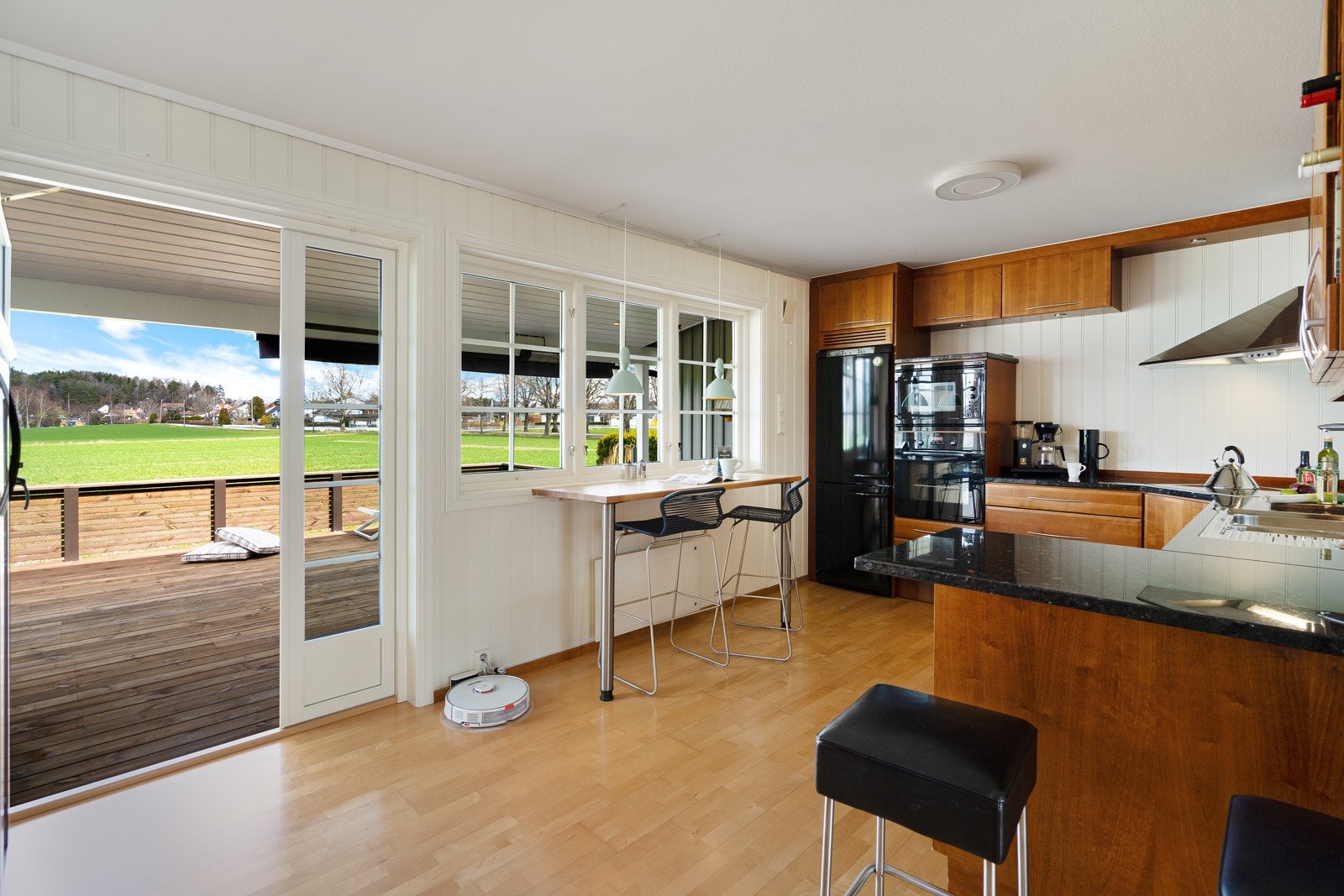 Svært hyggelig og velutstyrt kjøkken Galleribilde