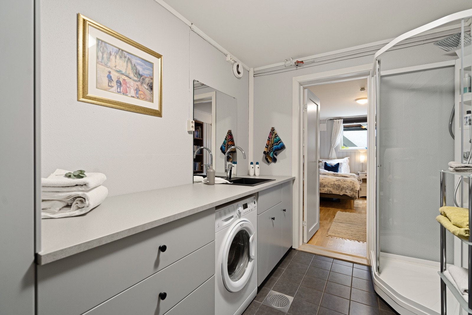 Stort og praktisk vaskerom Galleribilde