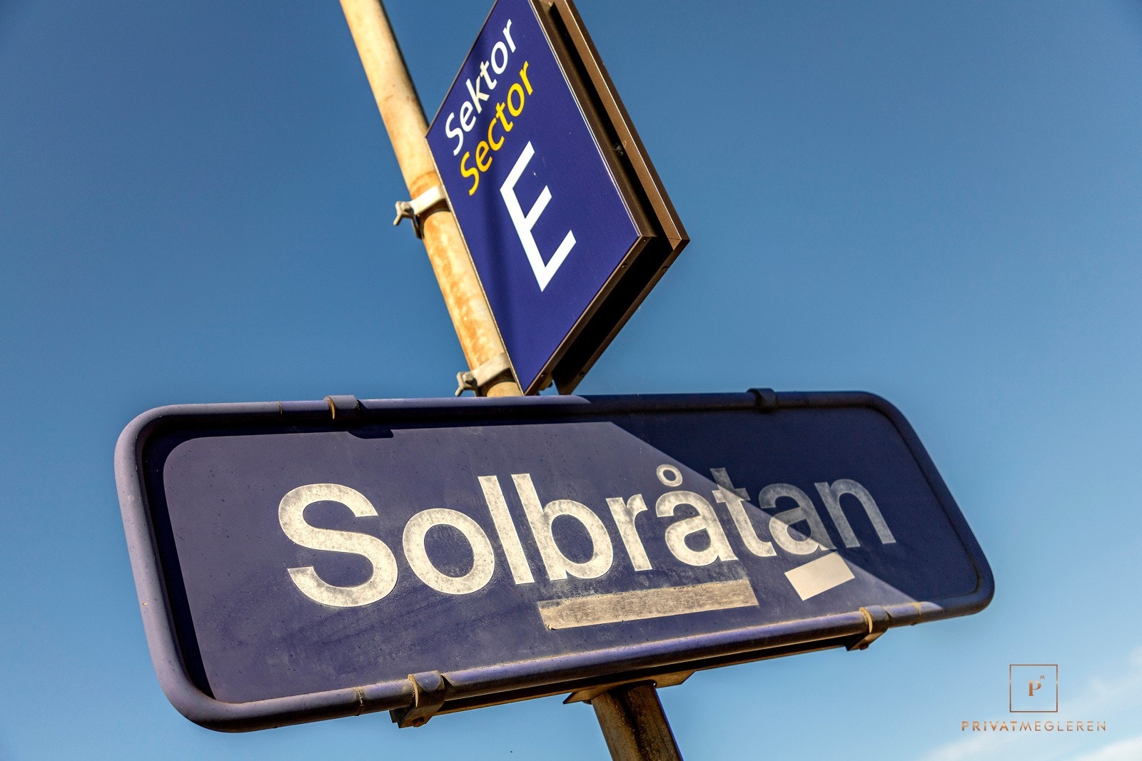 Solbråtan stasjon er 2 minutter gange fra boligen. Galleribilde