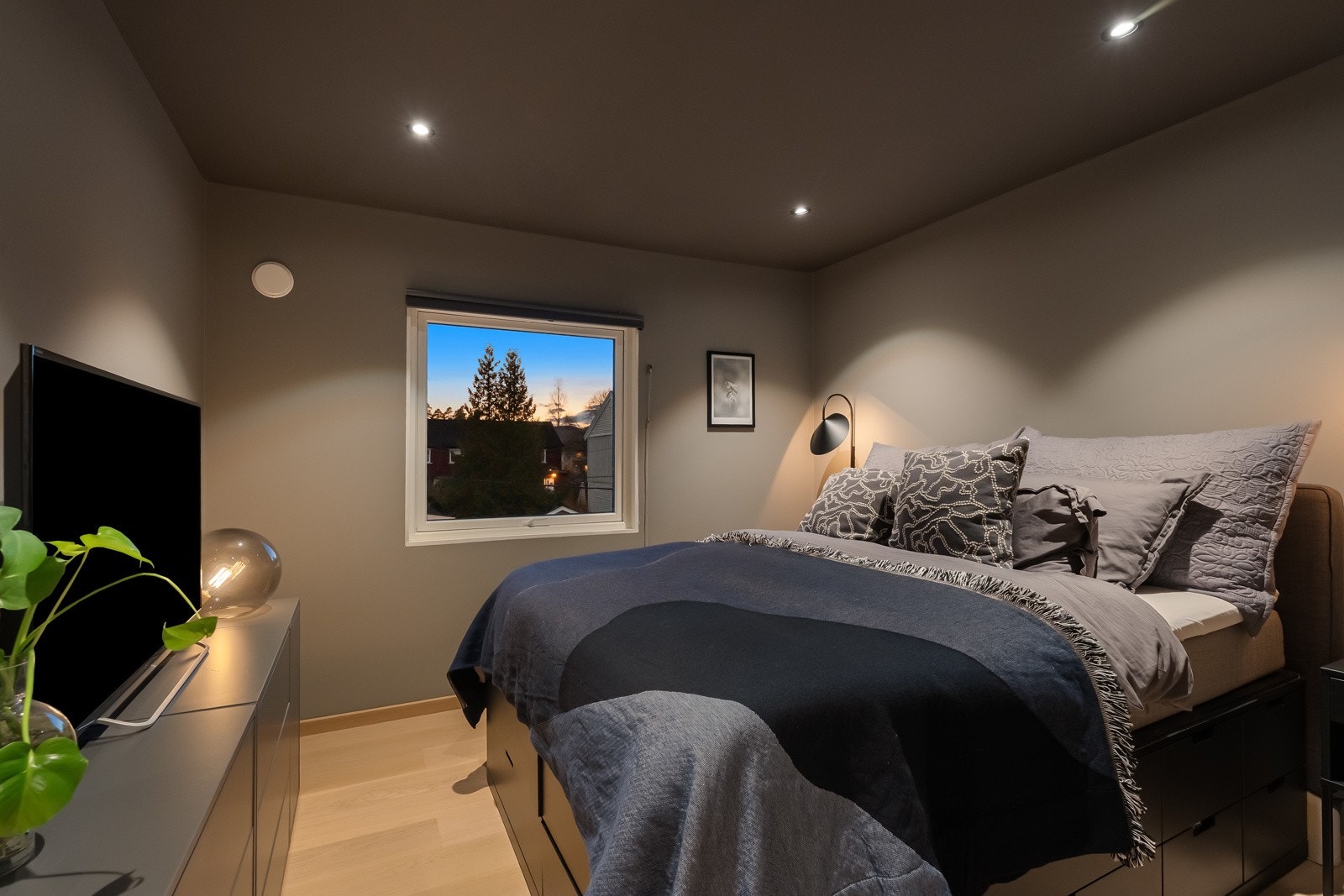 Boligens tre soverom ligger samlet i 3. etasje Galleribilde