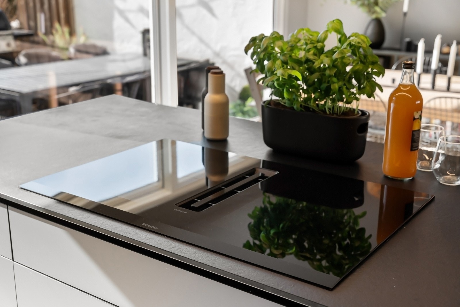 Ventilatoren er integrert i platetoppen Galleribilde