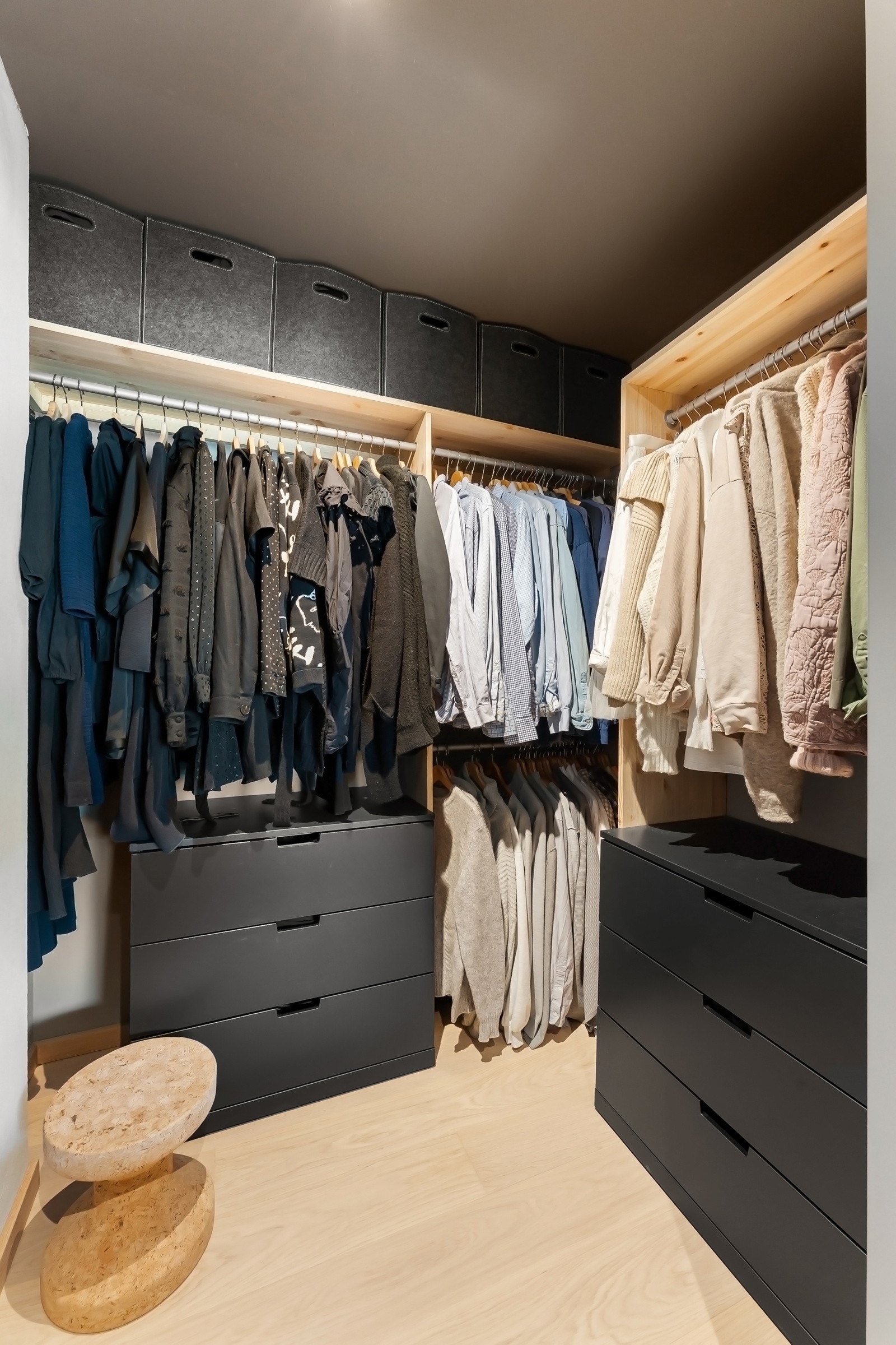 Planløsningen er bygget om, og det er etablert et walk-in-closet i tilknytning til soverommet Galleribilde