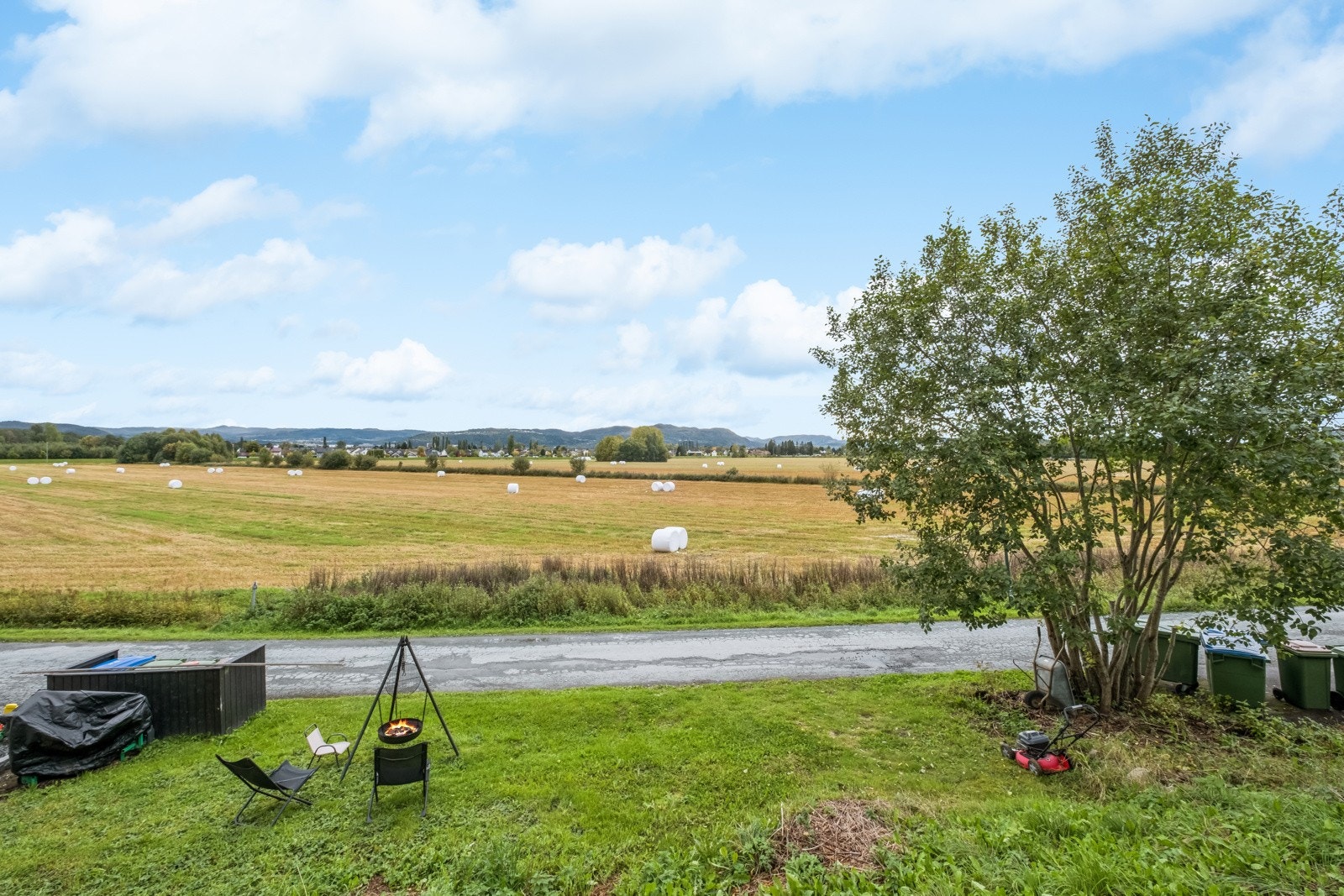 Et ettertraktet område i Nedre Stokkanveg. Gaten ligger helt i starten av området Stokkhaugan og er en blindvei uten gjennomgangstrafikk. Her bor man i et rolig området på et lite høydedrag som gir utsikt og luftig og åpent landskap foran. Galleribilde