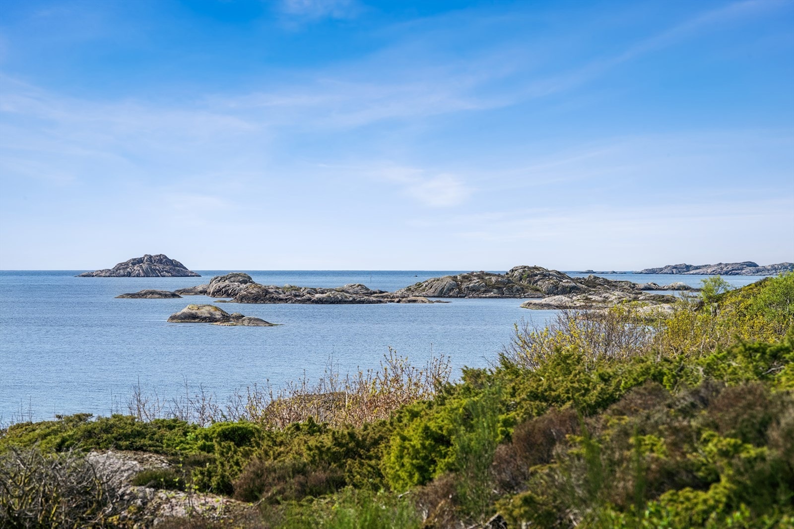 Behagelig utsikt mot holmer og hav. Galleribilde
