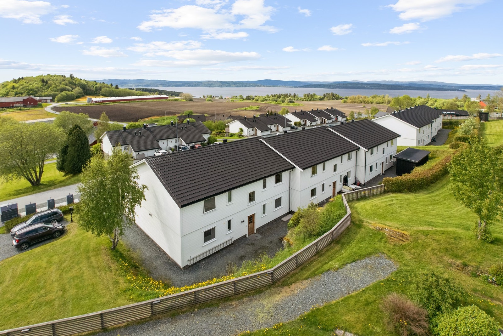 Fra boligen har man flott utsikt og gode solforhold. Galleribilde