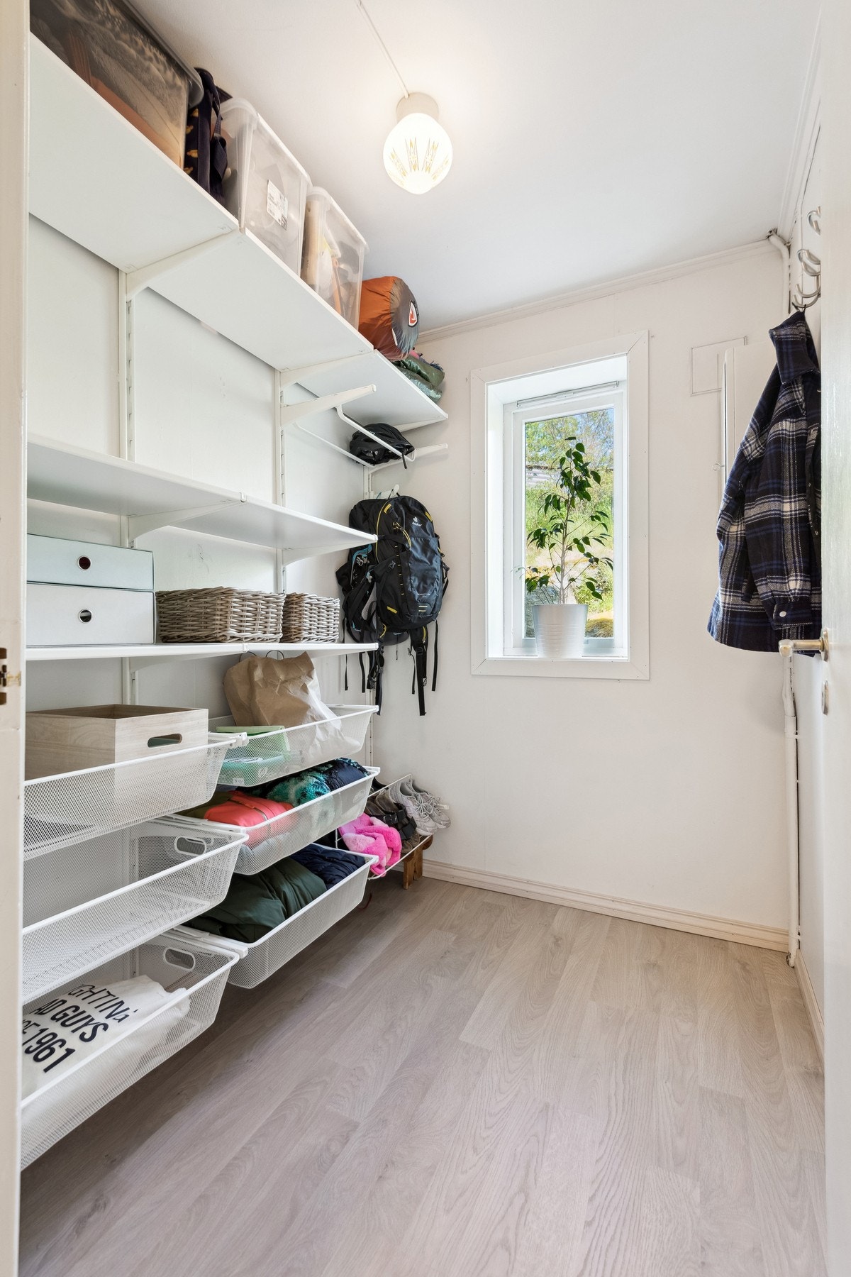 Praktisk bod med god plass til lagring. Galleribilde