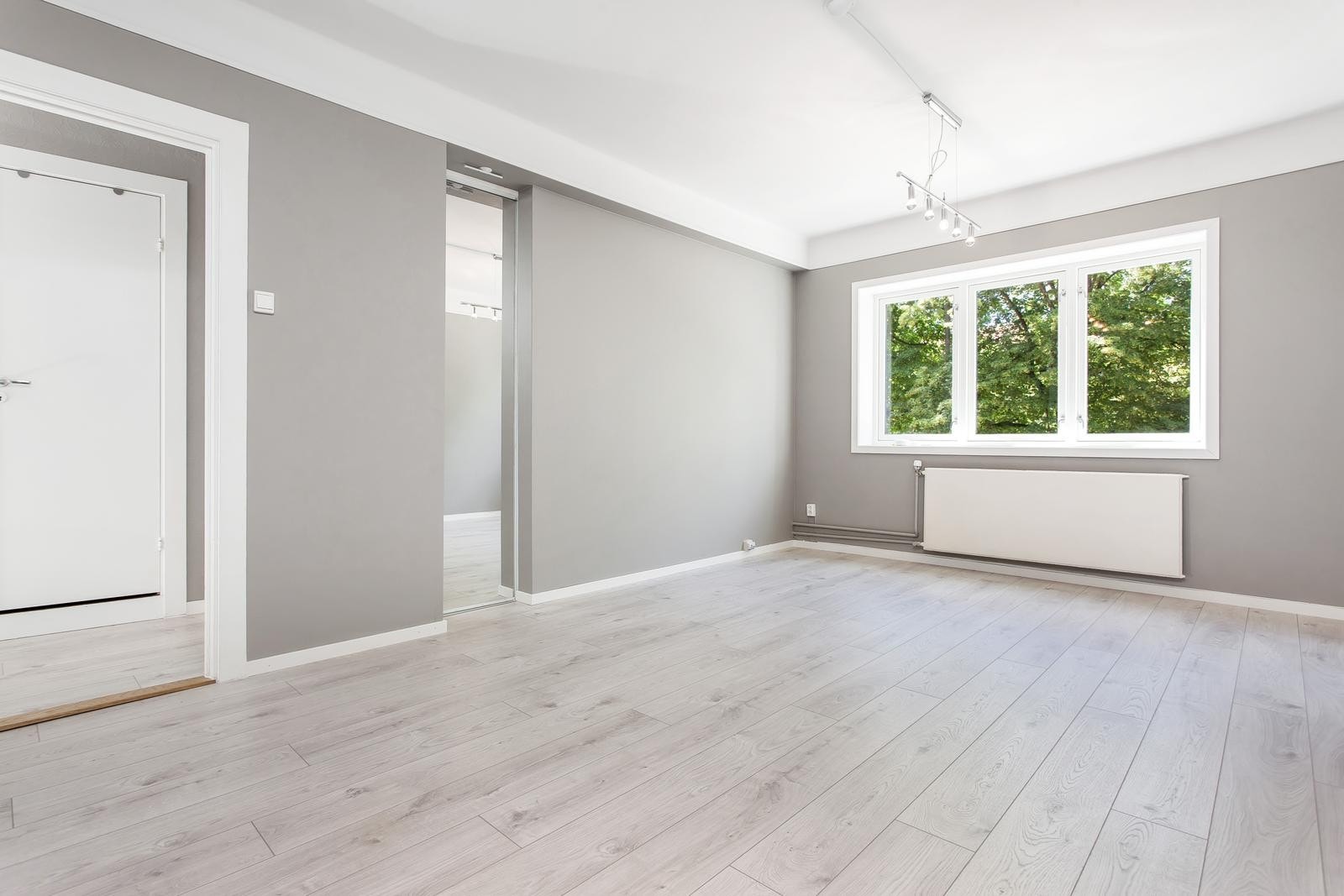 Stue med plass til sofa og spisebordgruppe Galleribilde