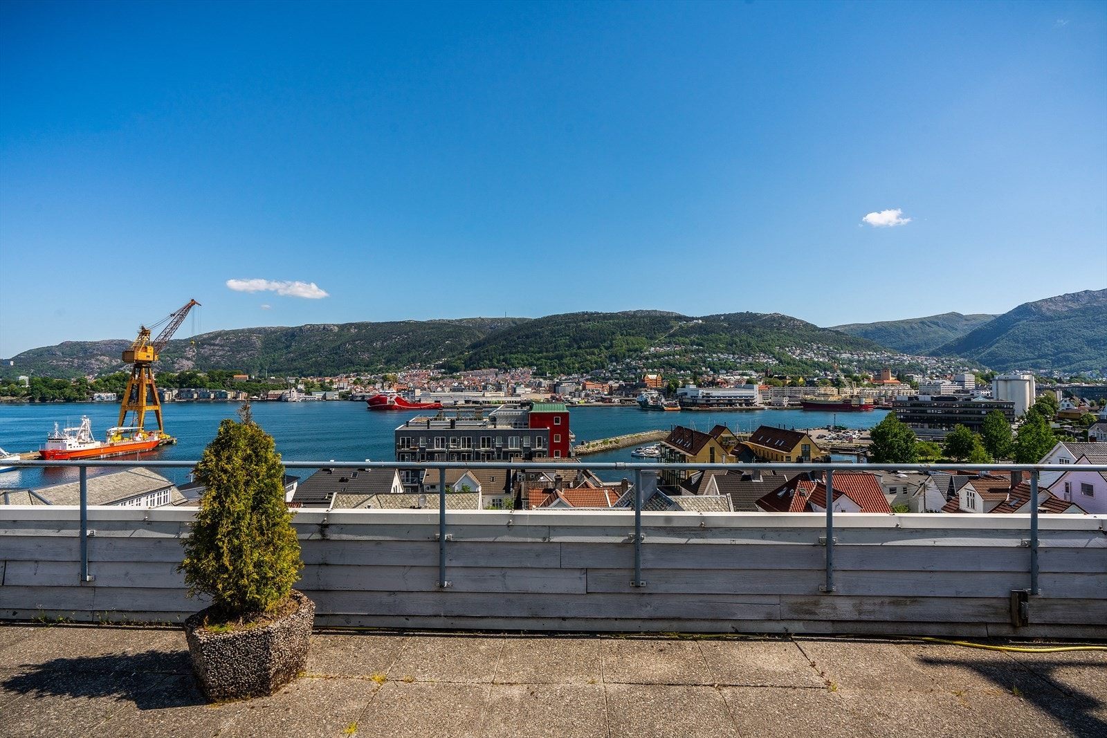 - En lekker og moderne 3-roms med tilgang til felles takterrasse som har fin utsikt og gode solforhold - Galleribilde