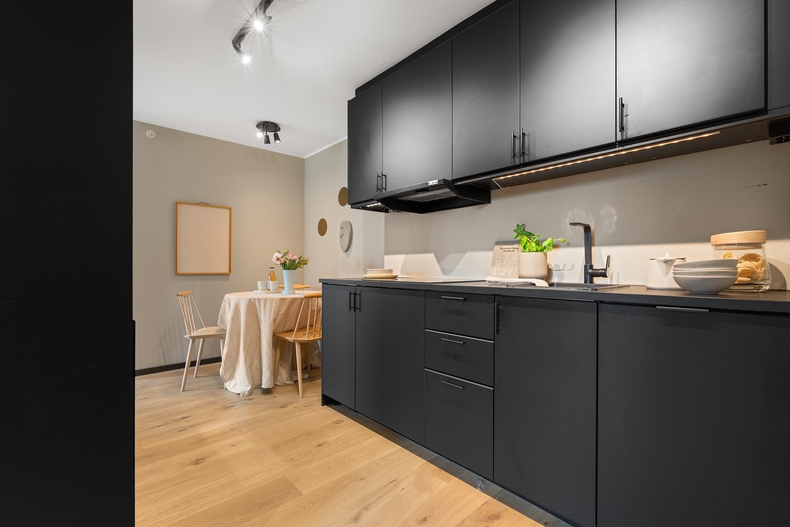 - Rikelig med plass til oppbevaring - Galleribilde