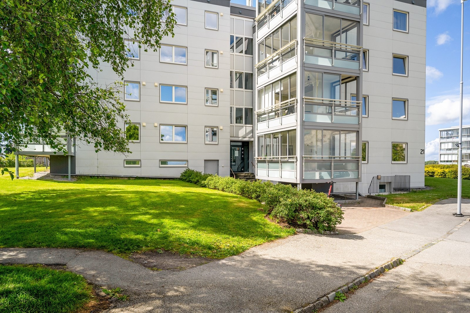 - Borettslaget består av 120 leiligheter fordelt på 6 blokker - Galleribilde