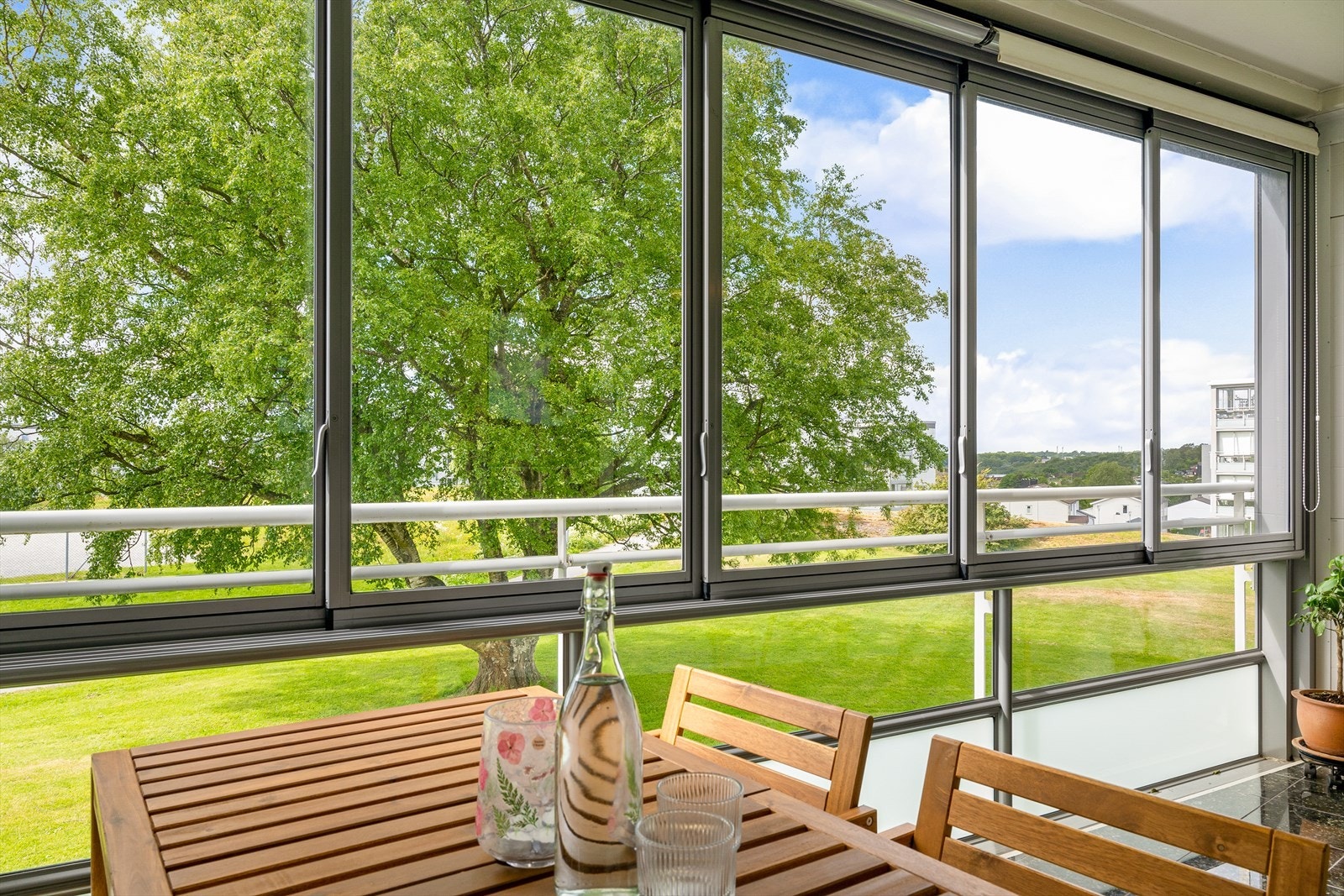 - Her kan man nyte gode solforhold og utsikt over nærområdet - Galleribilde