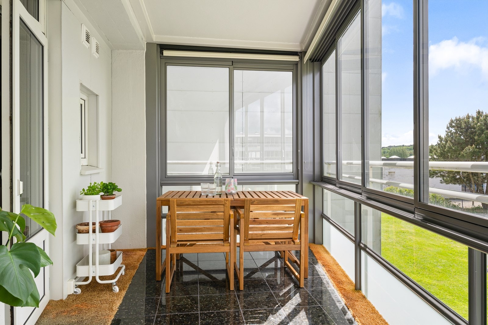 - En fin leilighet med romslig innglasset balkong på 10 kvm - Galleribilde