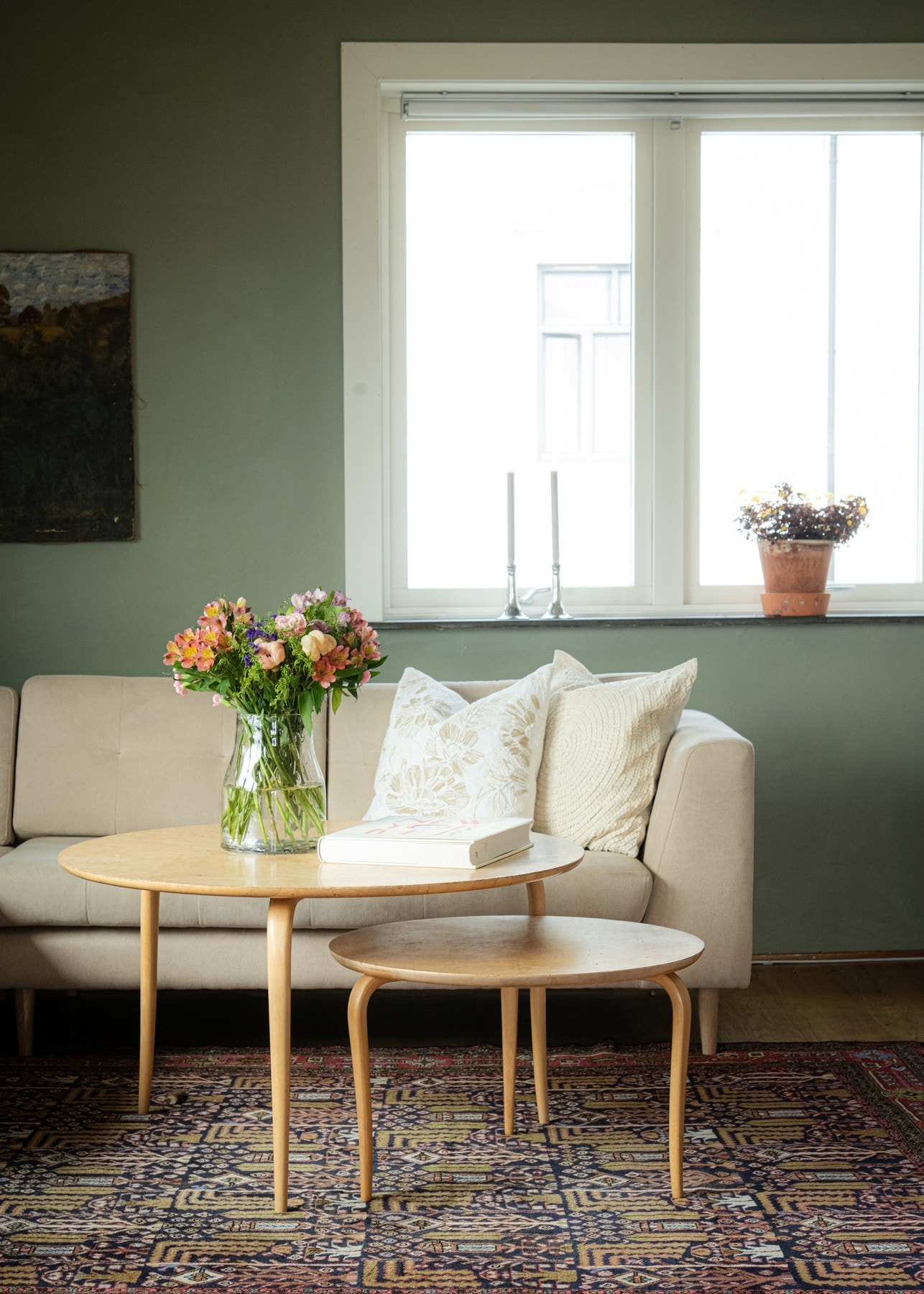 Boligens planløsning er utarbeidet av arkitektkontoret til Knut Hjeltnes i forbindelse med en omfattende ombygning i år 2000. Galleribilde