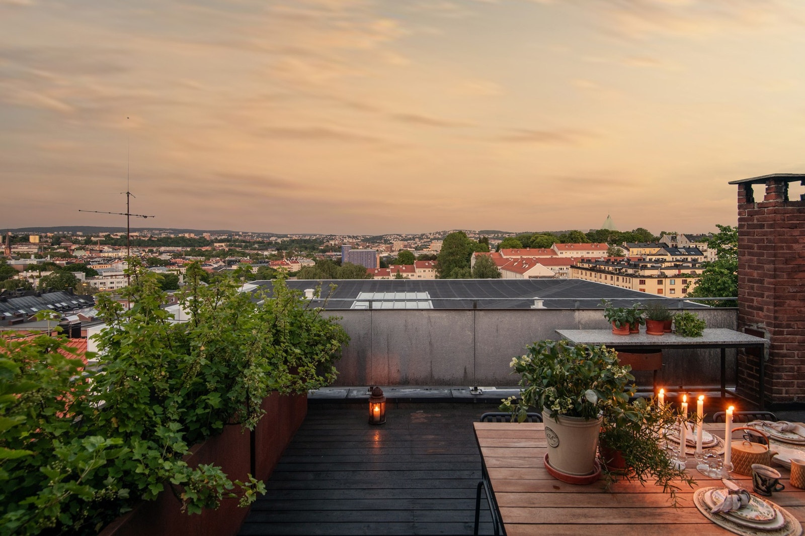 Her kan du nyte solen og følge dens bane over byen. Galleribilde