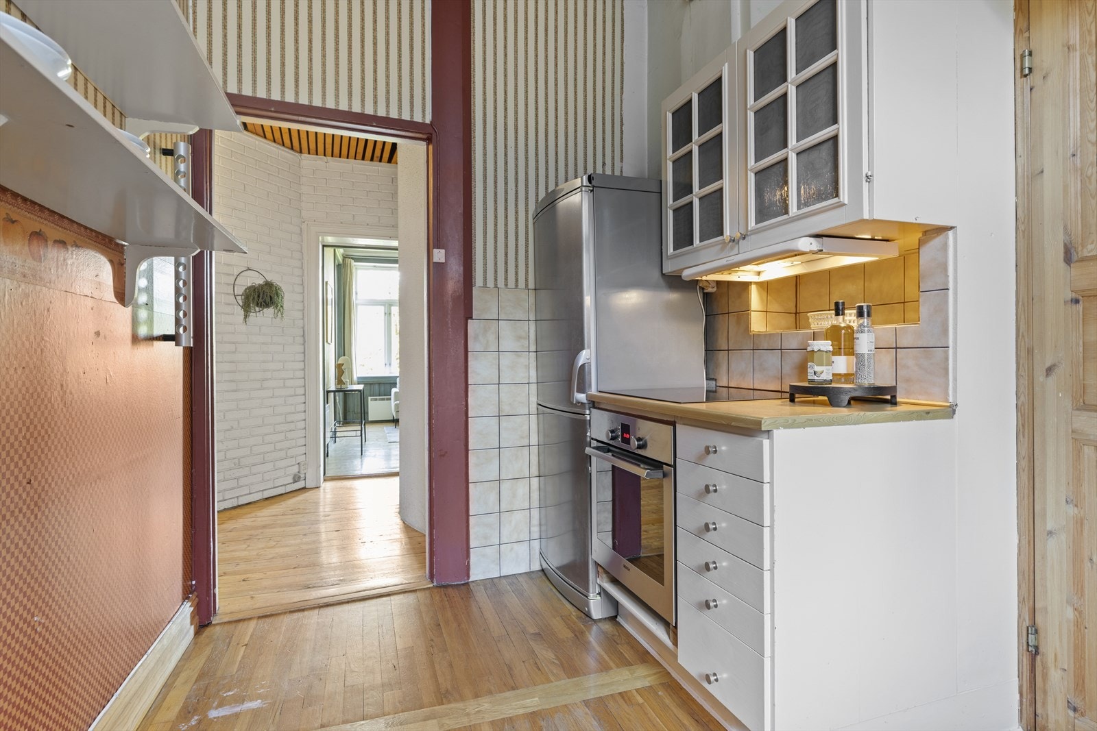 Det er kjøkkenventilator med kullfilter. Galleribilde