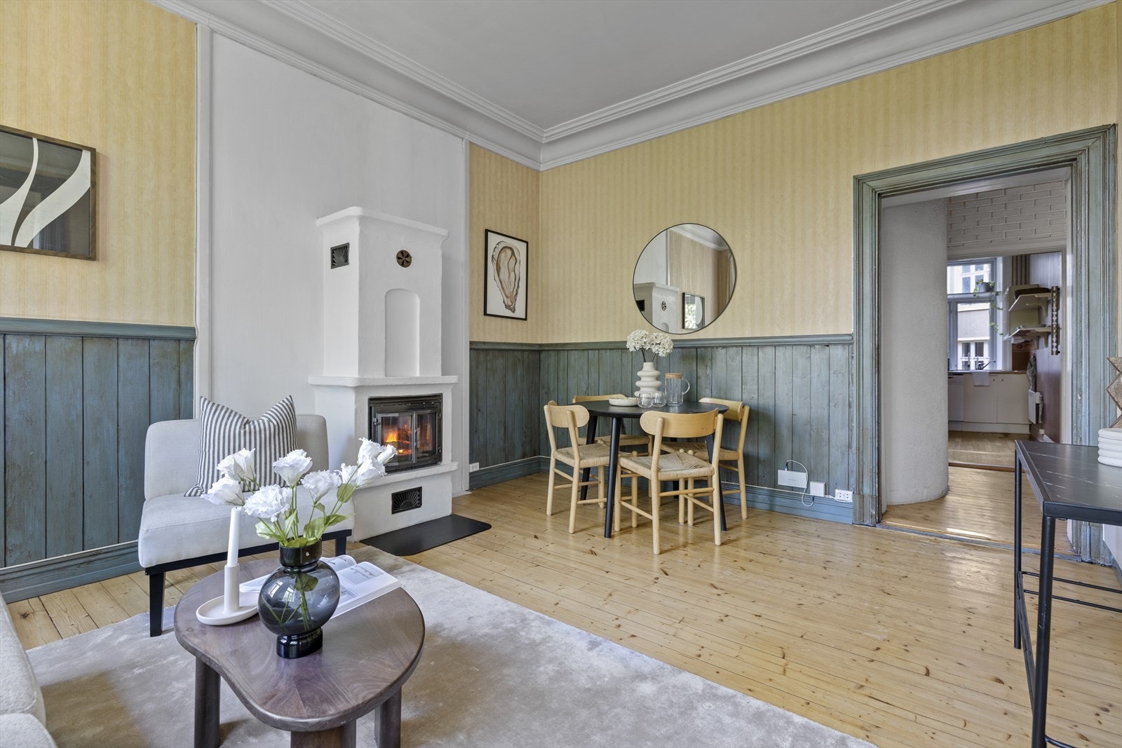 Spisebords gruppen finner sin naturlige plass i rommet, og man kan enkelt invitere venner og familie til middag. Galleribilde