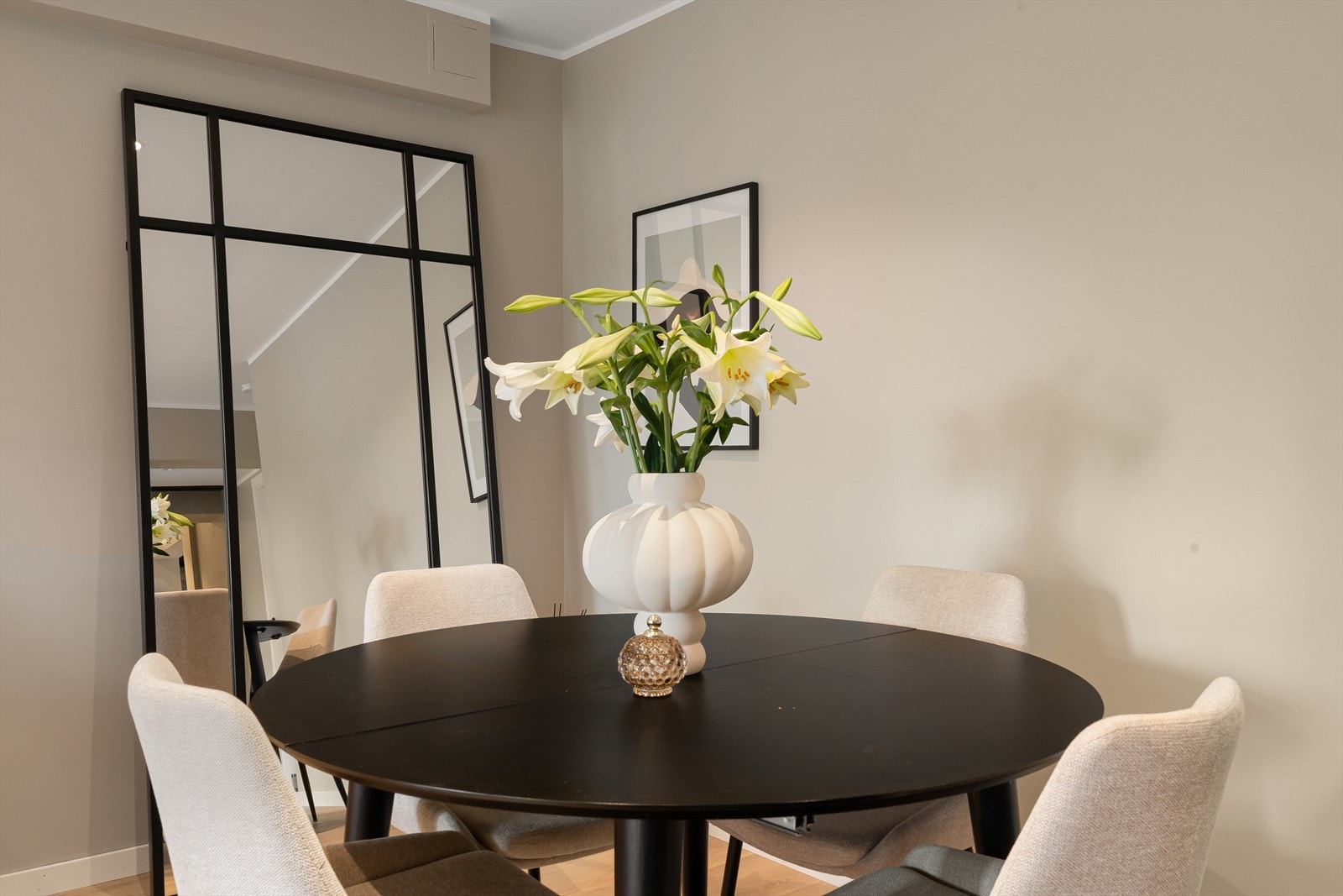 Her er god plass til å invitere venner og familie på sosiale sammenkomster. Galleribilde