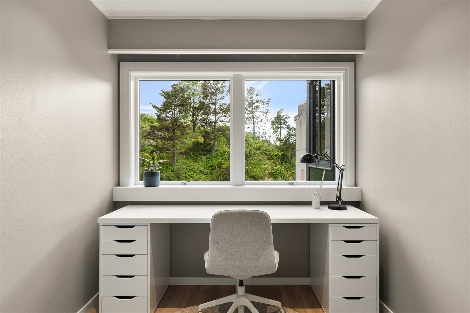 Dette rommet er i dag benyttet som kontor av nåværende eier. Galleribilde