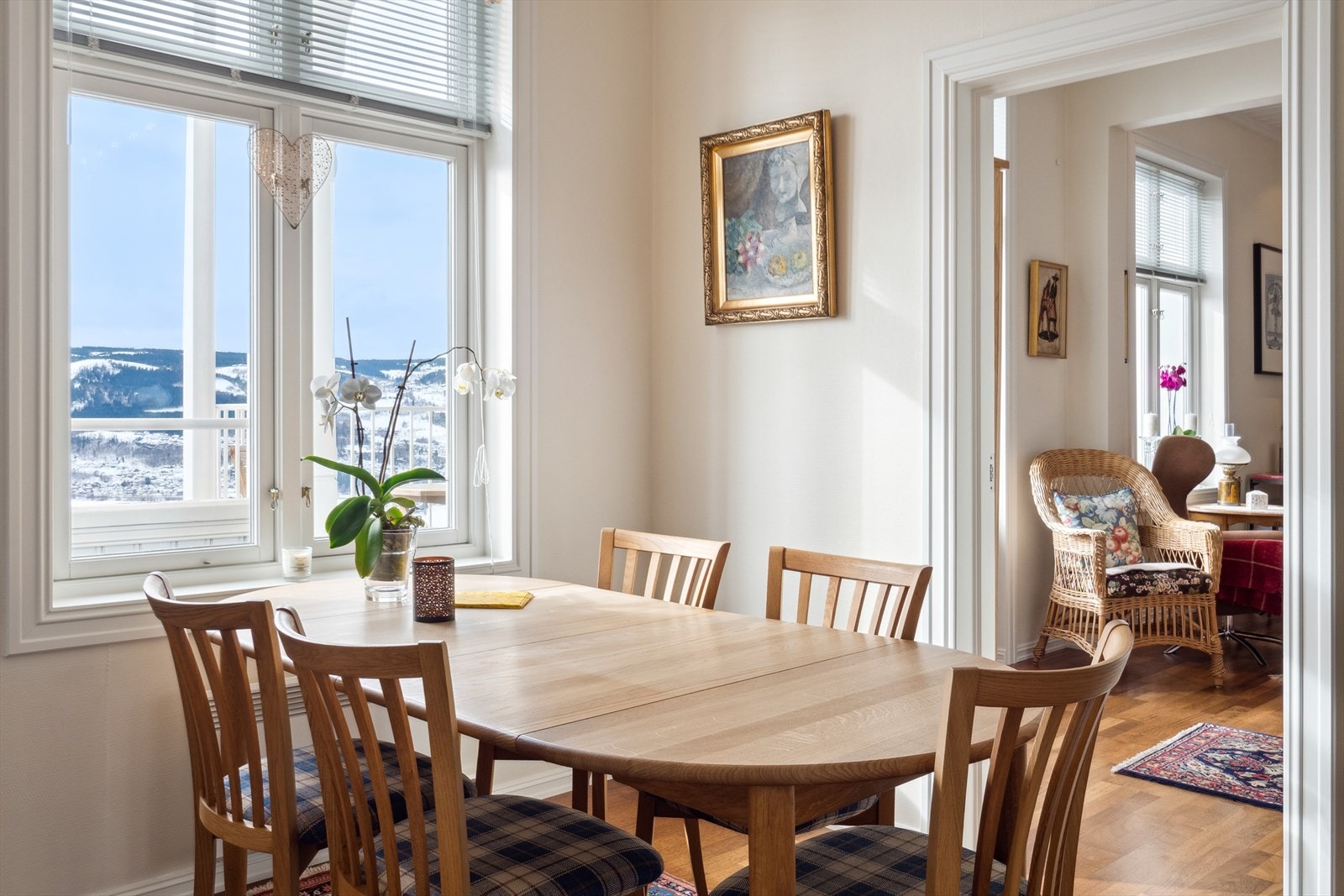 Her kan du nyte et godt måltid og en flott utsikt. Galleribilde