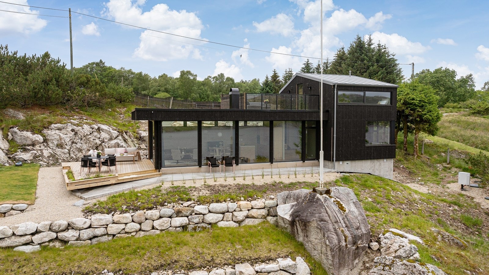 Hytten er nyoppført og stod ferdig juni 2024 Galleribilde