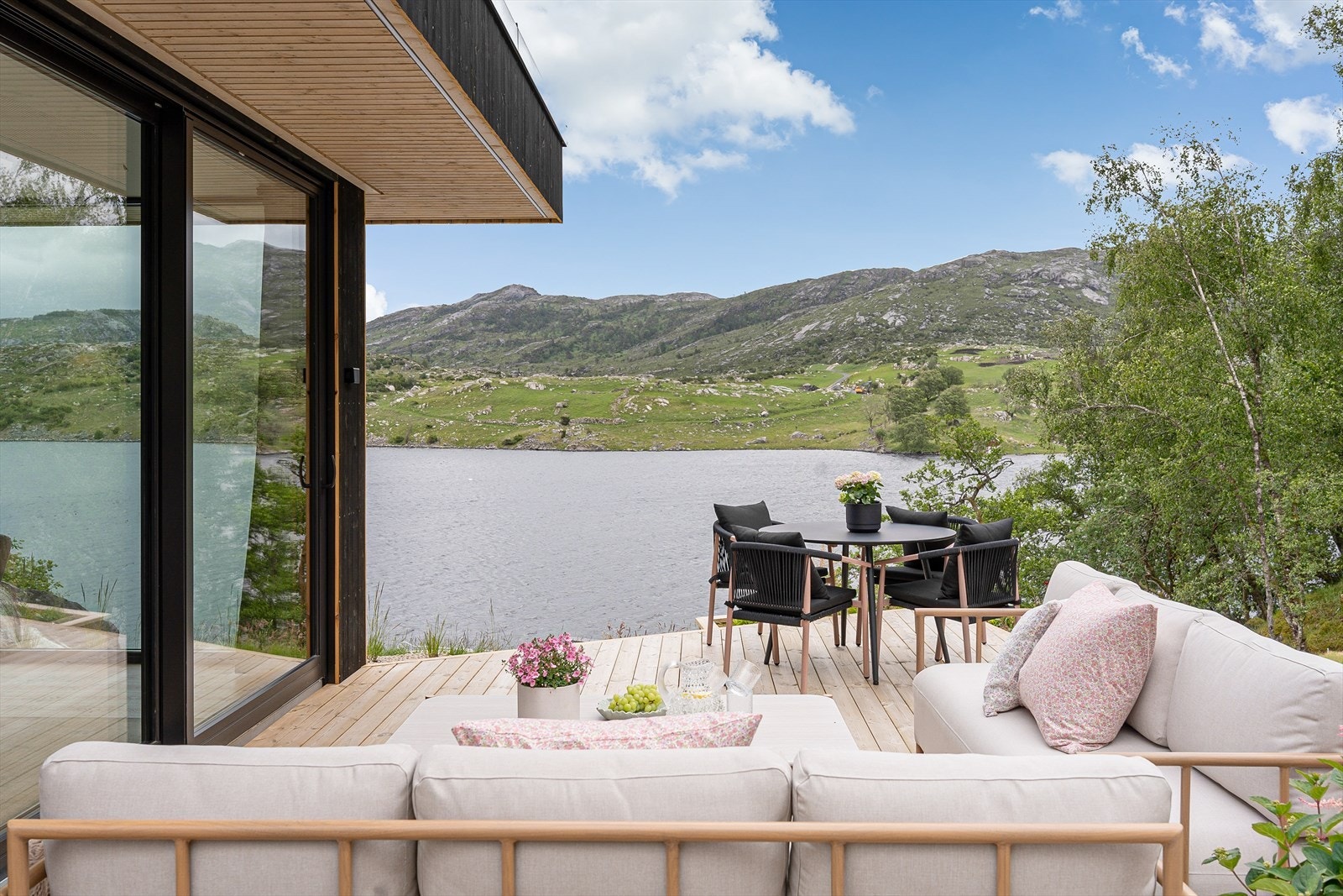 Flott skjermet uteplass Galleribilde