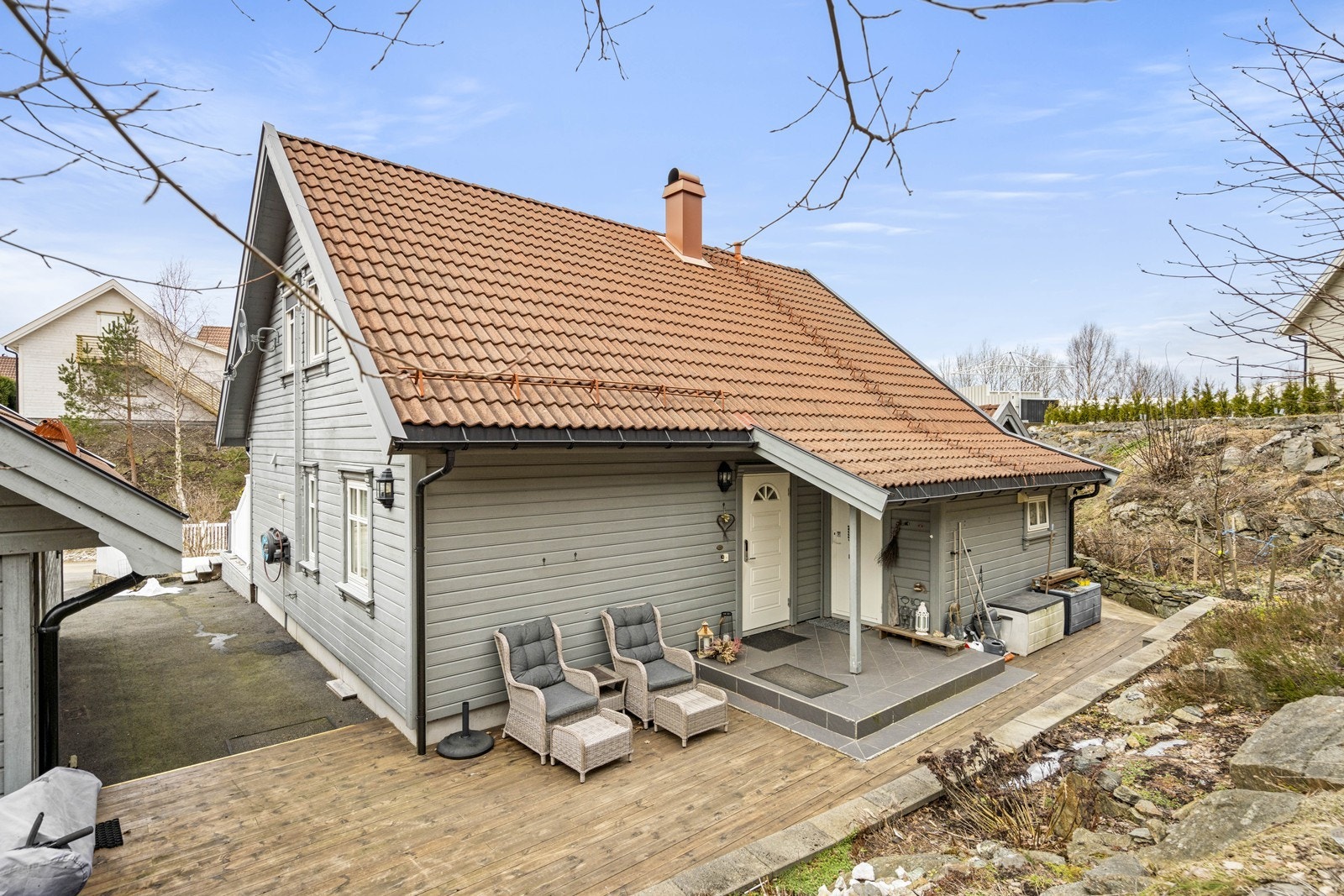 Stor terrasse ved inngangspartiet Galleribilde