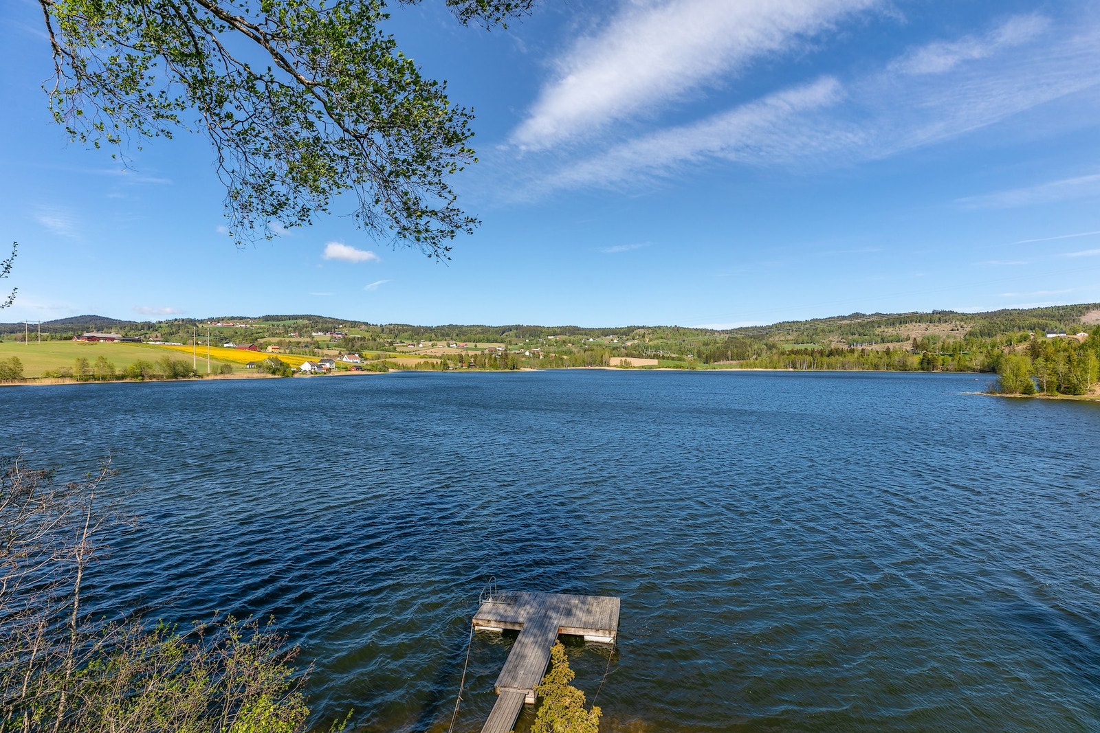 Selger har i dag kano ved Elgsjøen. Galleribilde