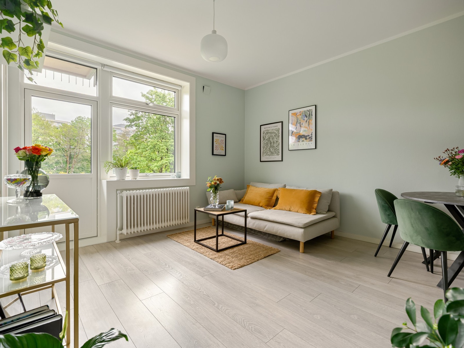 Leiligheten er ordentlig koselig, både inne og ute. Det er bare å glede seg til resten! Galleribilde