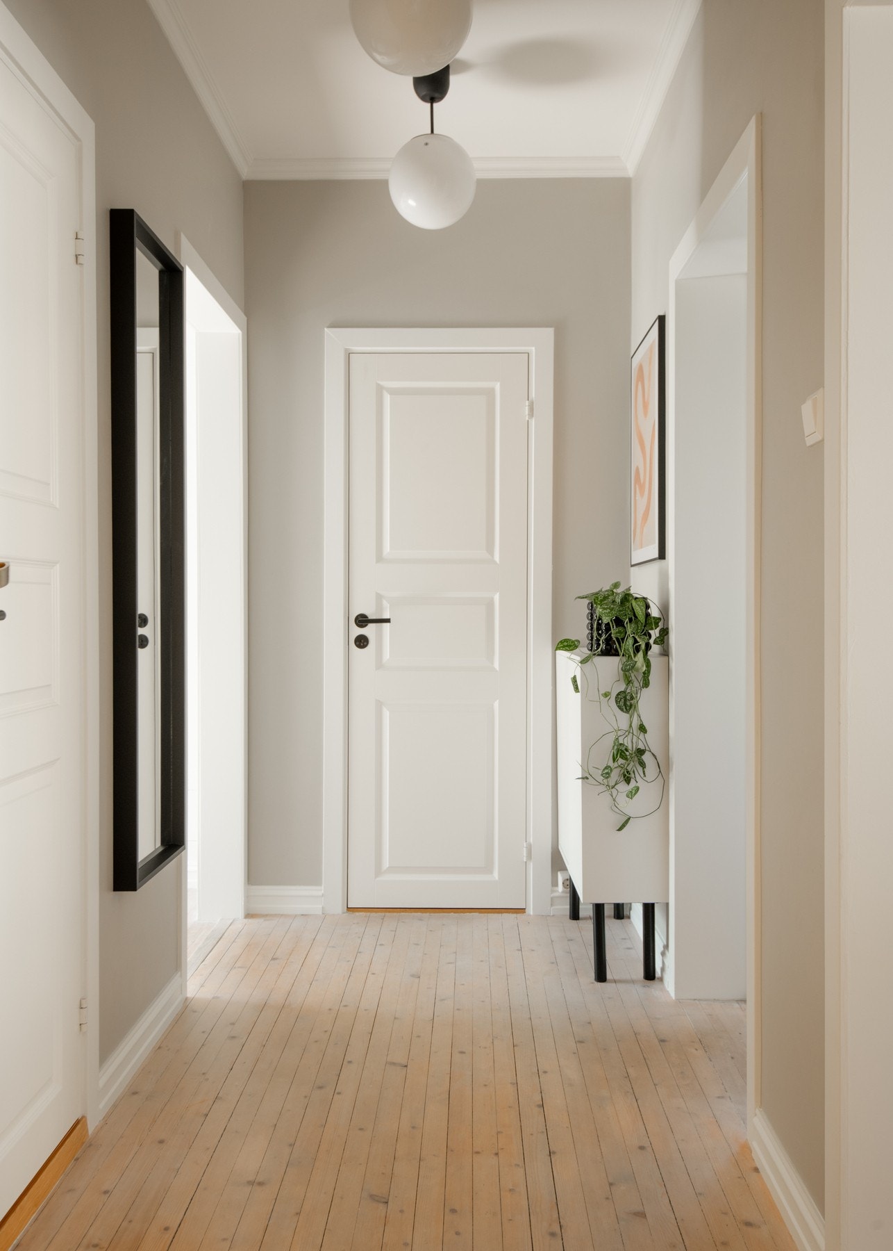 Med en takhøyde på ca. 2,6 meter får man umiddelbart et positivt førsteinntrykk og en god romfølelse ved ankomst. Galleribilde