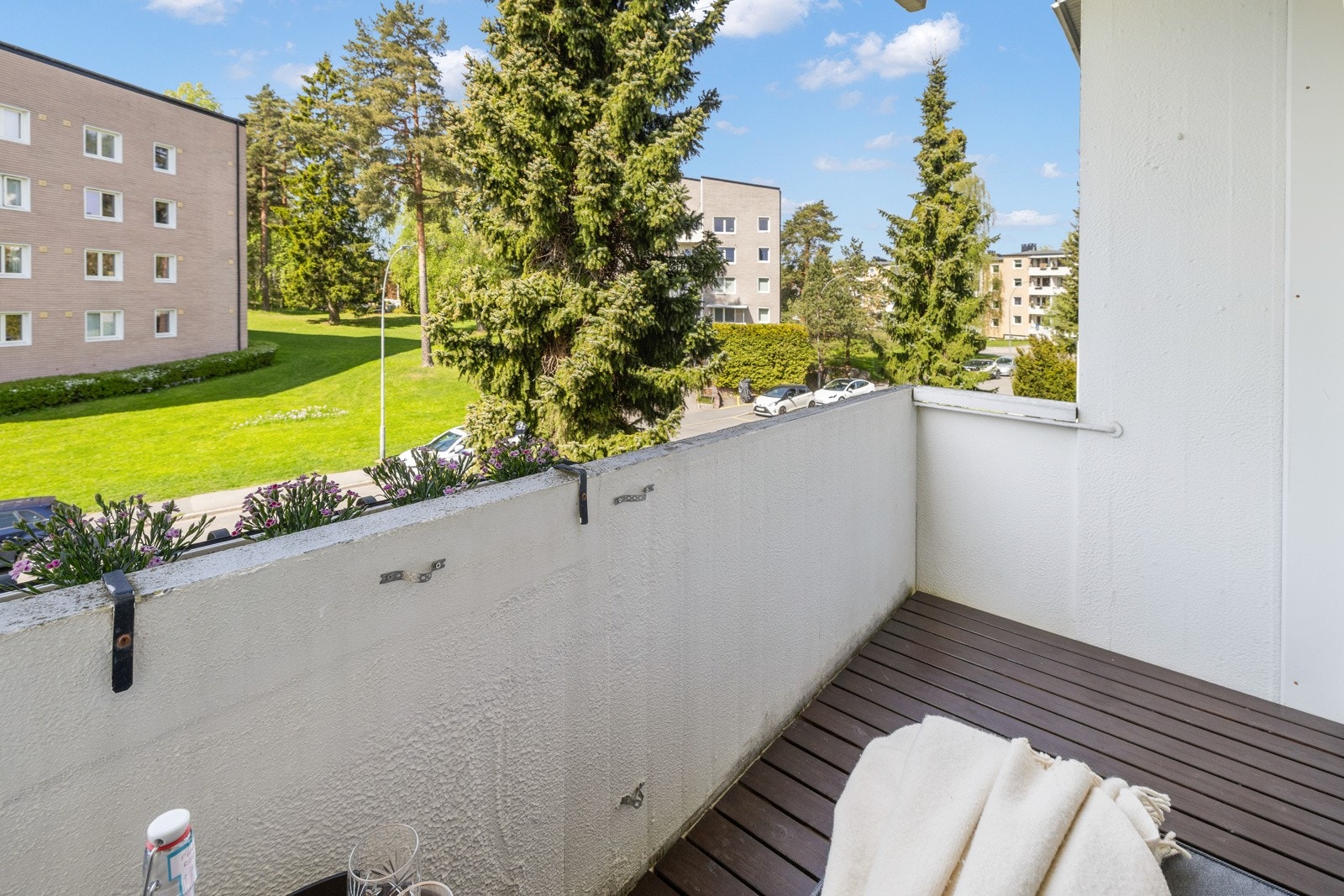 Leiligheten har en flott intern beliggenhet i borettslaget, med lite innsyn og fint utsyn. Galleribilde