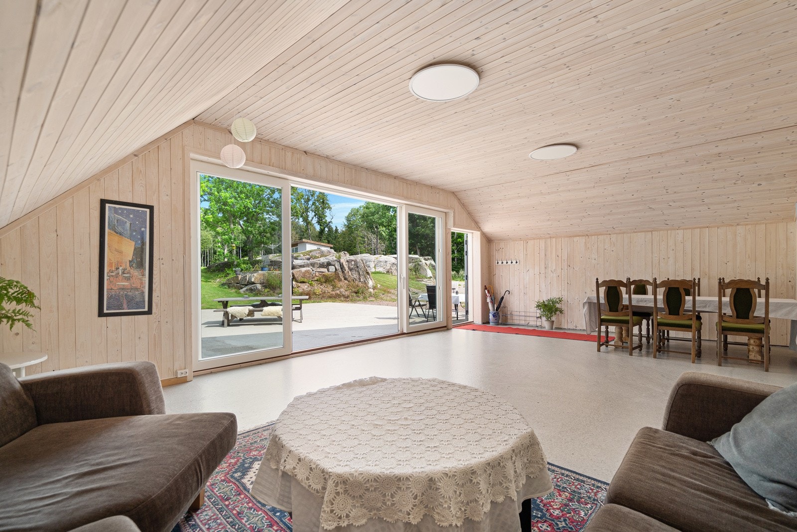 Innvendig innredet i perioden 2019-2024 - totalrenovert med alt nytt av el-anlegg m.v. Fullt isolert. Galleribilde