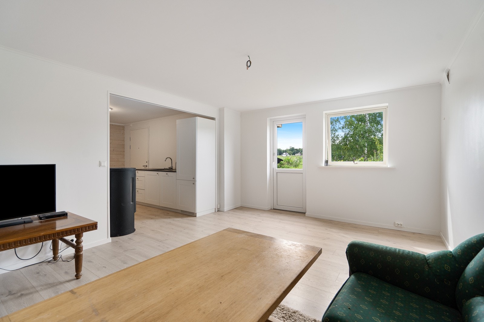 Nyrenovert hybel med utgang til hagen. Galleribilde