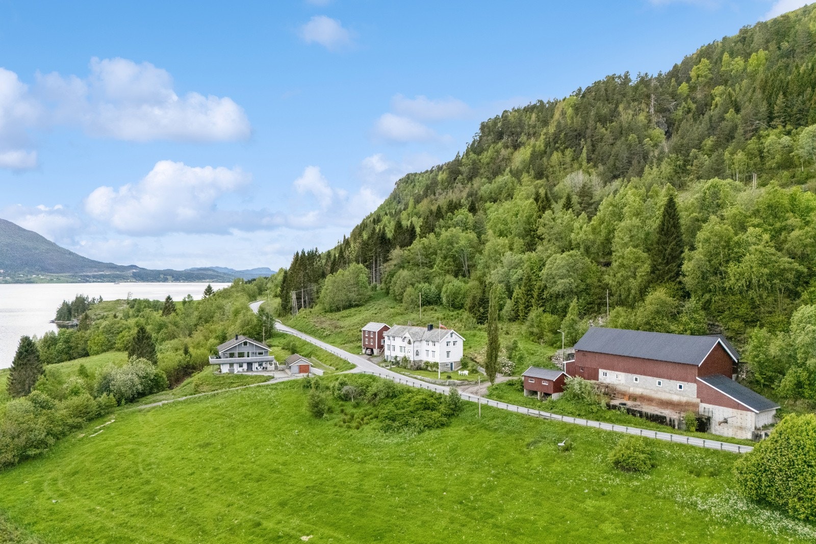 Gårdstun Galleribilde