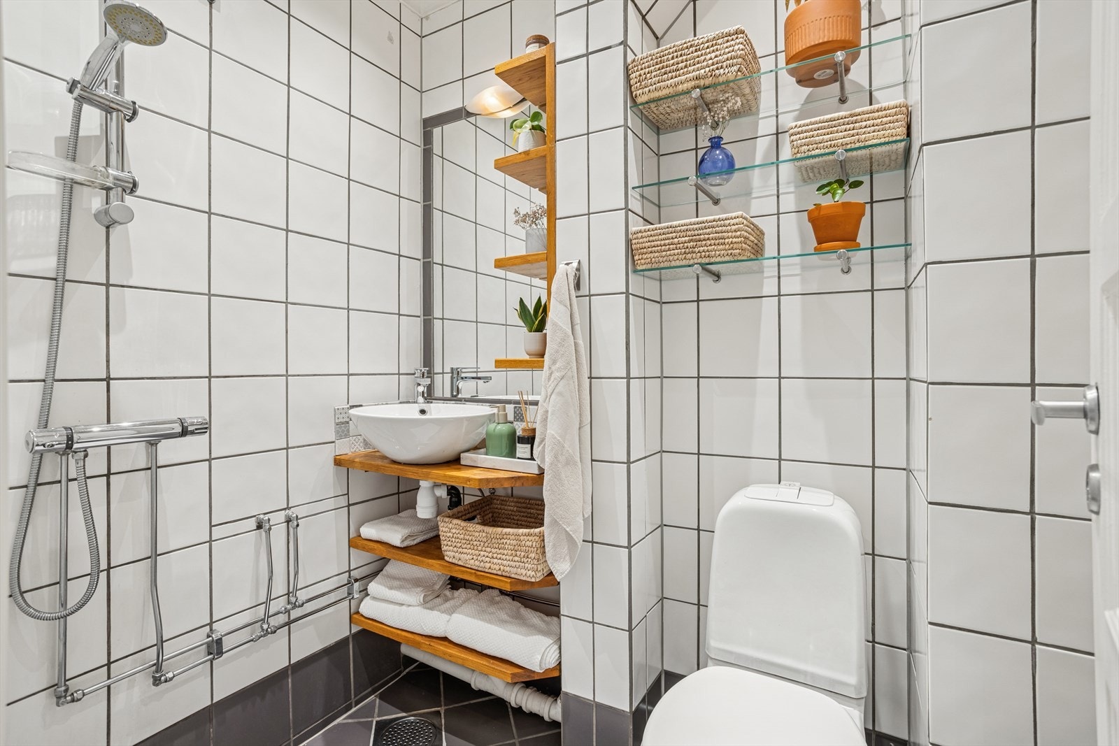 Flislagt baderom med gulvvarme. Galleribilde