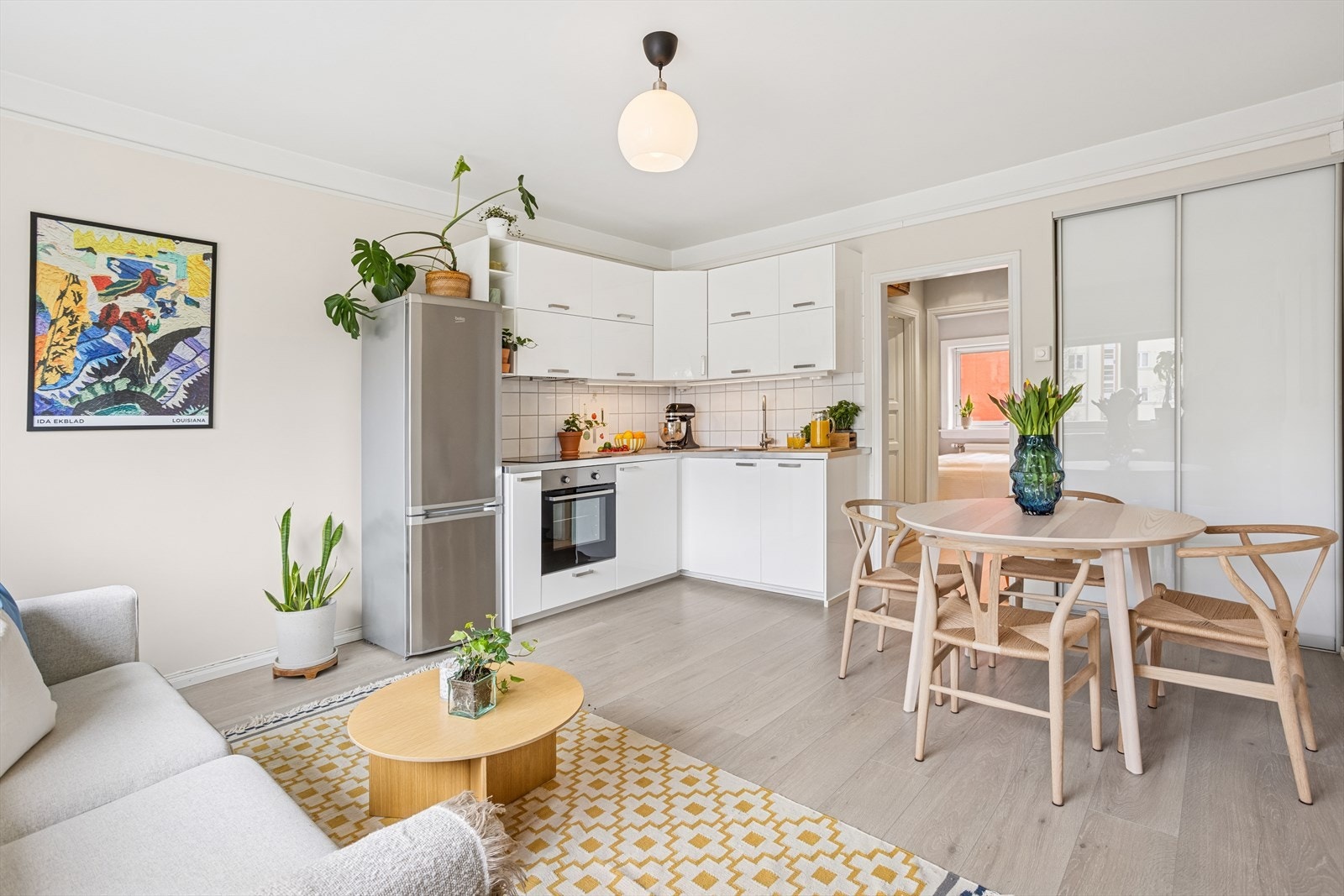 God plass for spisebord og sofagruppe. Galleribilde