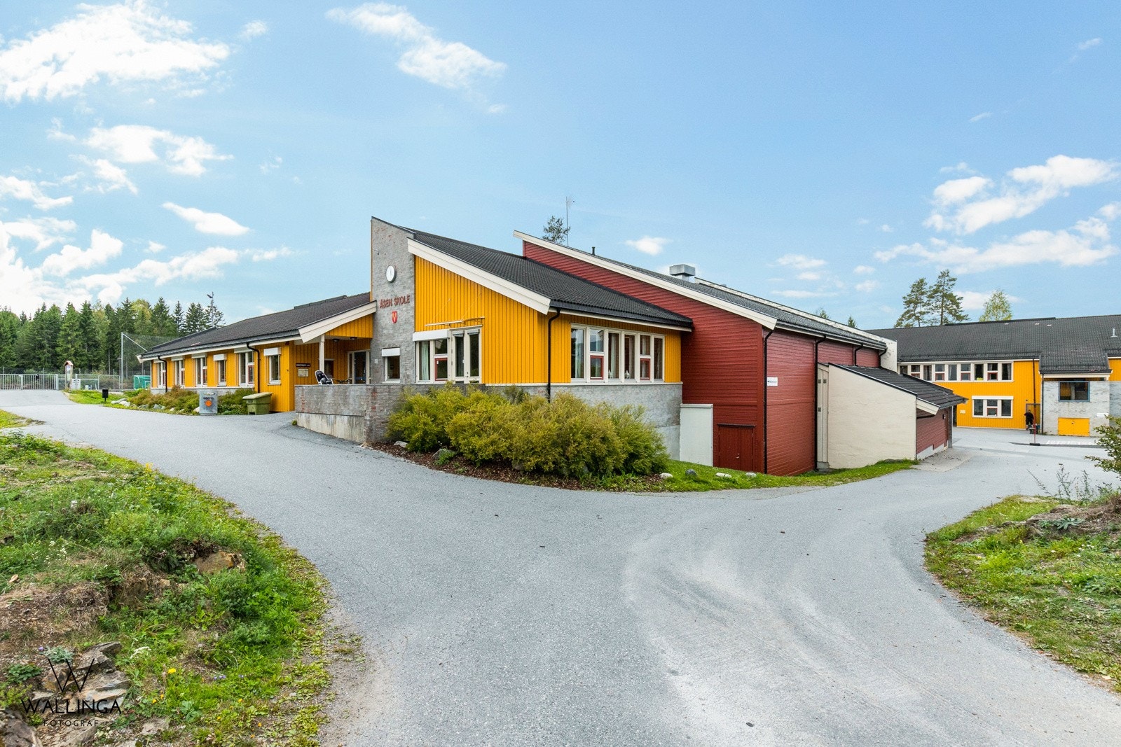 Det er få minutters gange til Åsen skole. Galleribilde