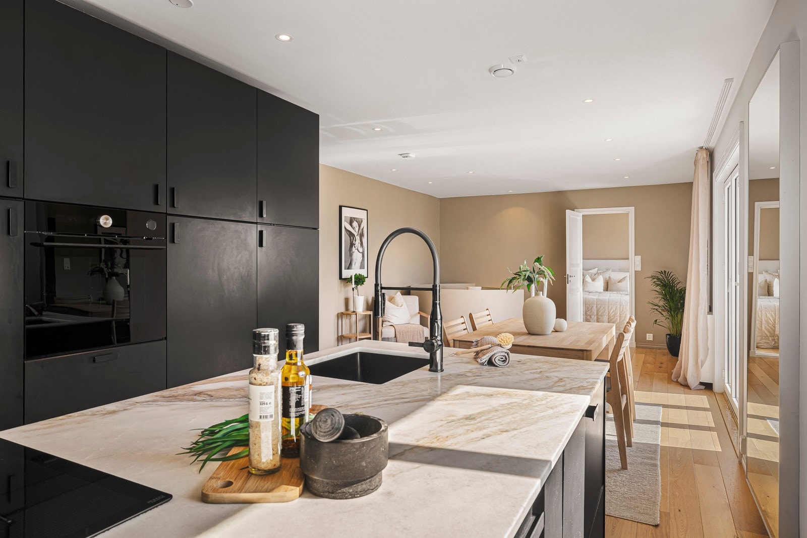 - Den åpne løsningen skaper et sosialt allrom - Galleribilde