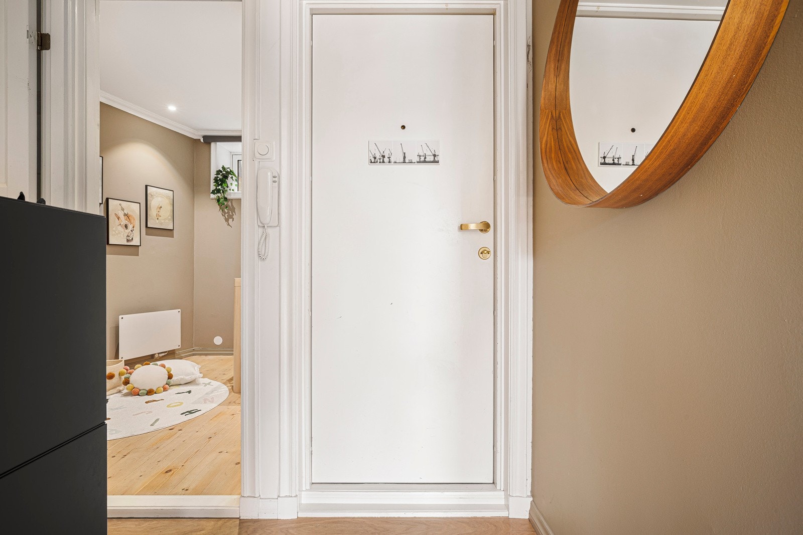 - 1.etasje har også entré med inngang fra felles trappegang - Galleribilde