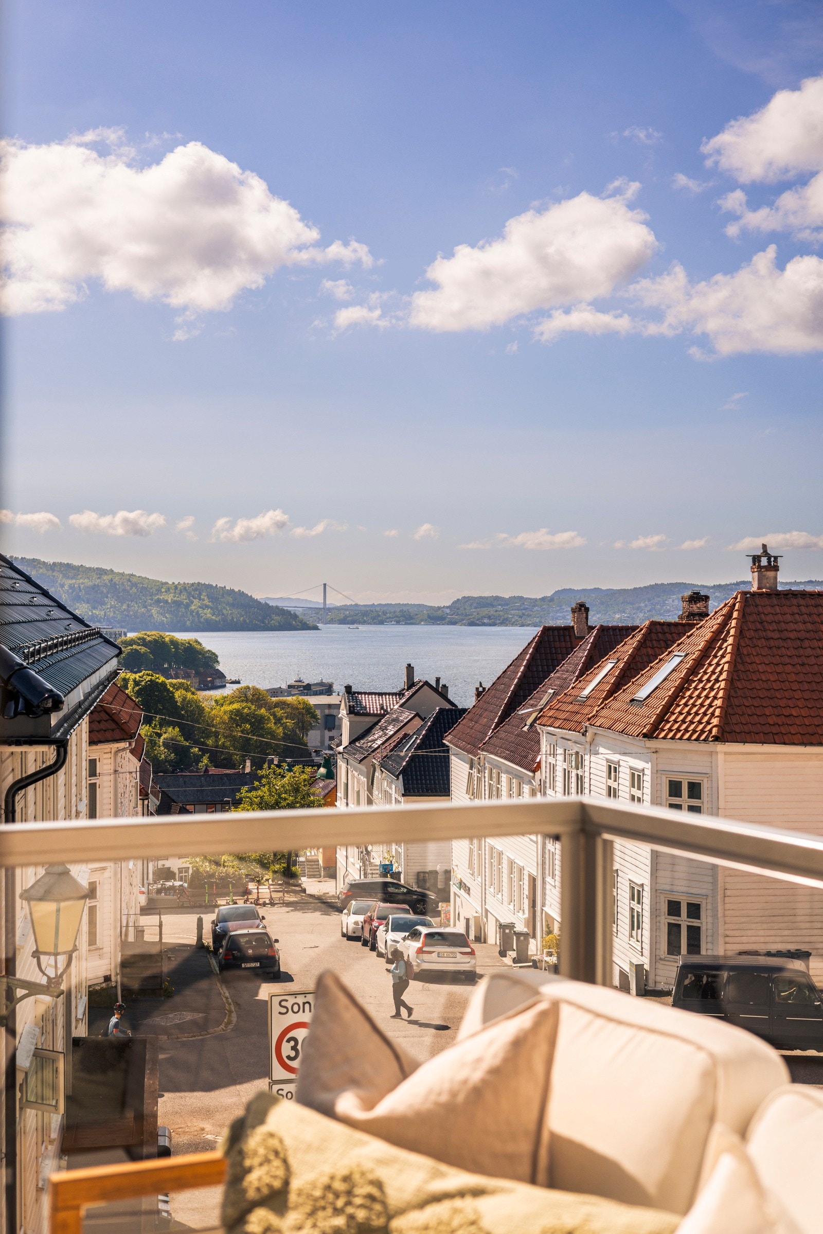 - Flott utsikt over nabolag og sjø - Galleribilde