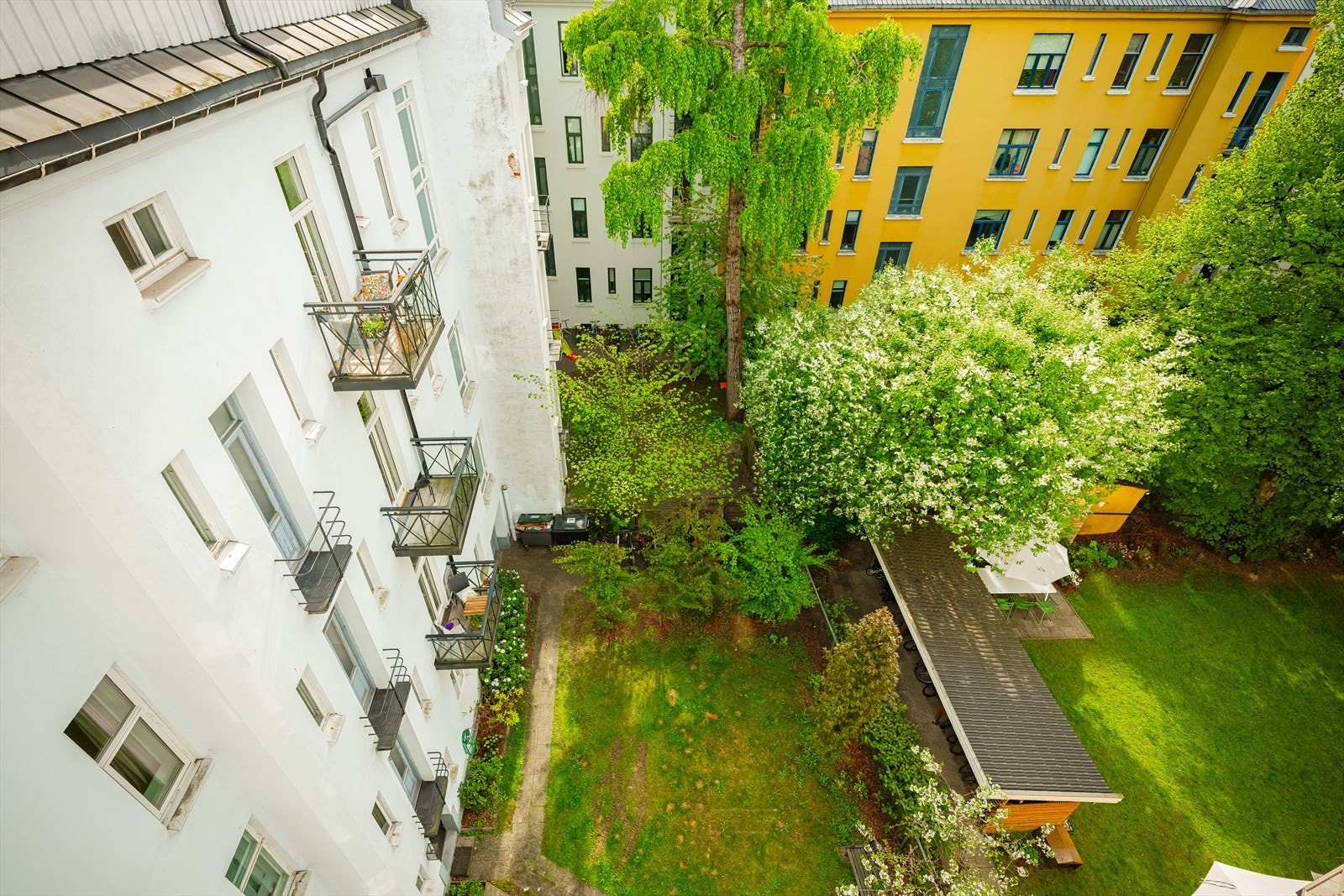 Hyggelig bakgård i sameiet Galleribilde
