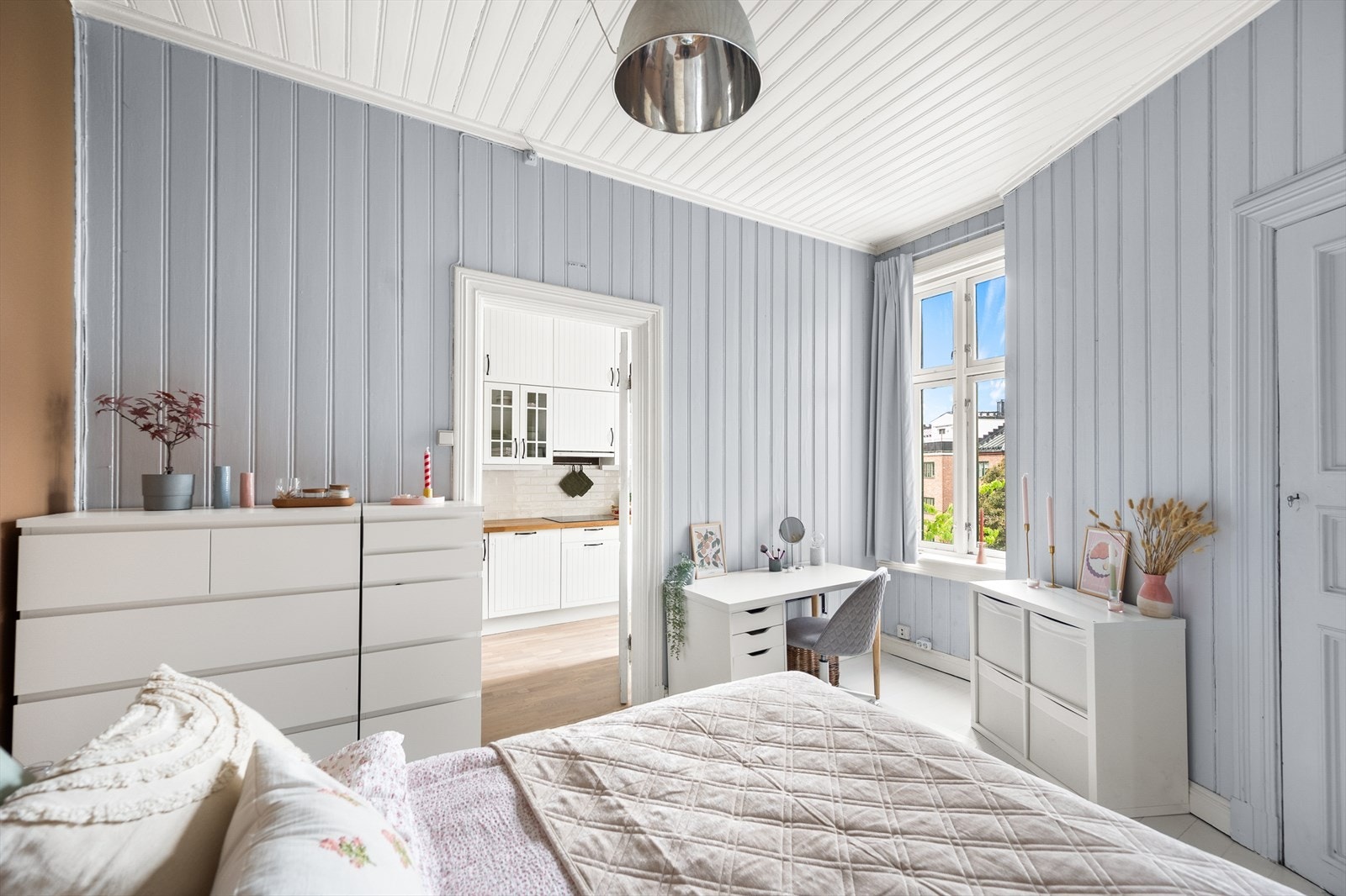 Soverommet vender mot rolig bakgård. Galleribilde