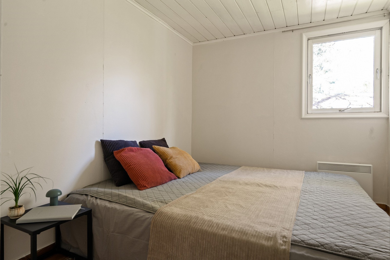 Hytta har to gode soverom med plass til dobbeltseng på begge rom. Galleribilde