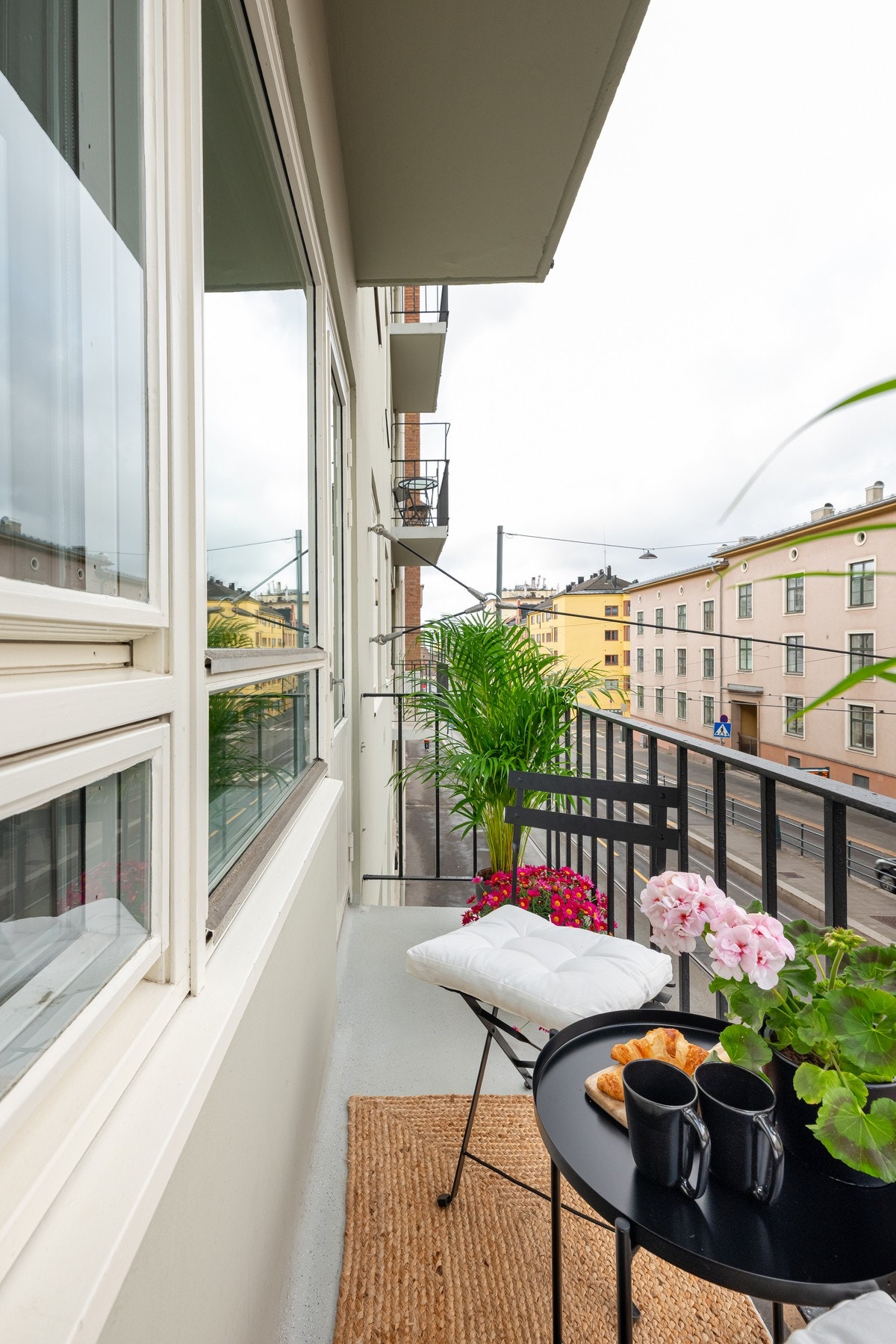 Her er det plass til et kafesett og beplantning. Galleribilde