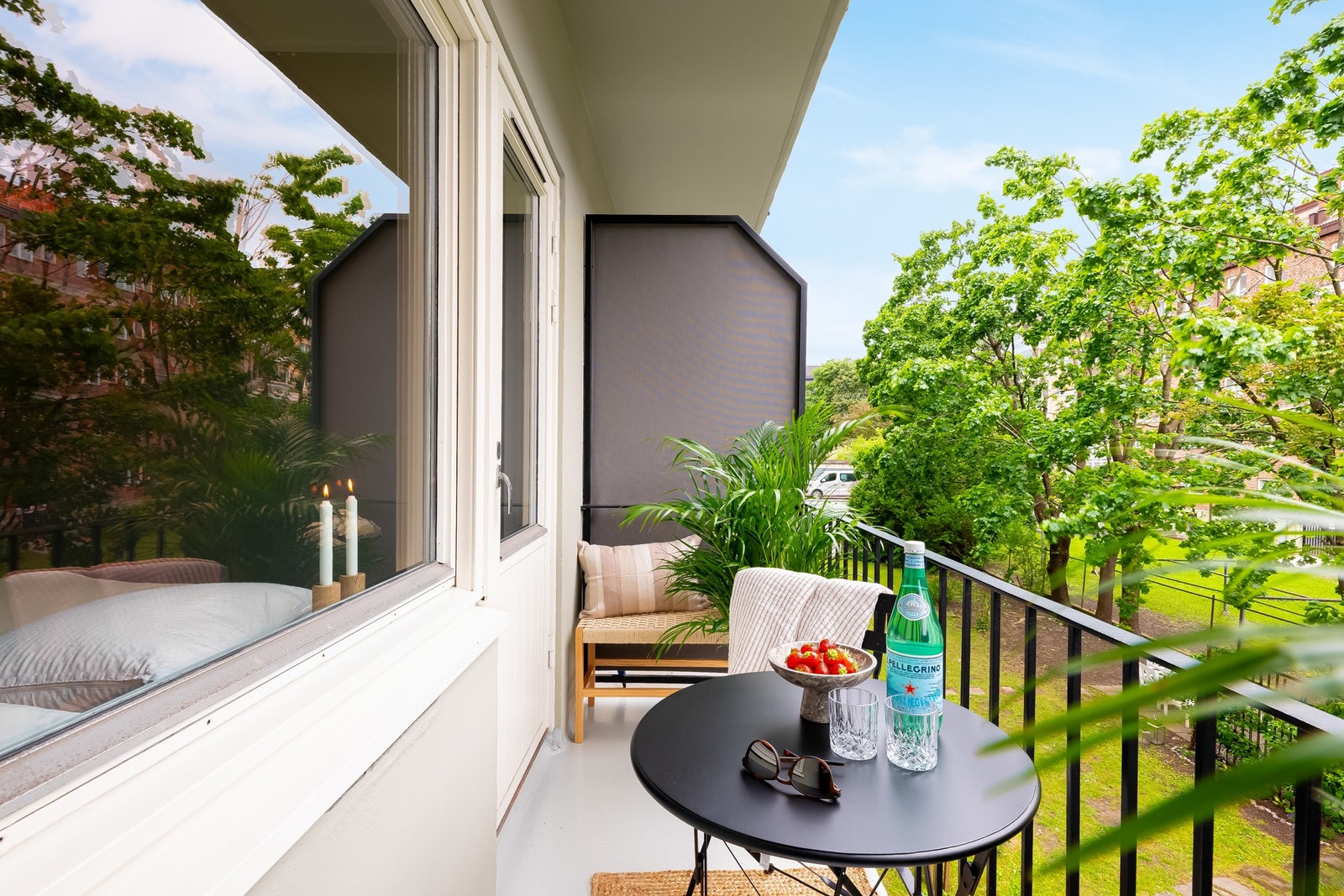 Dette er en pen og innbydende 3-roms selveierleilighet med to balkonger og et lekkert bad fra 2022. Galleribilde