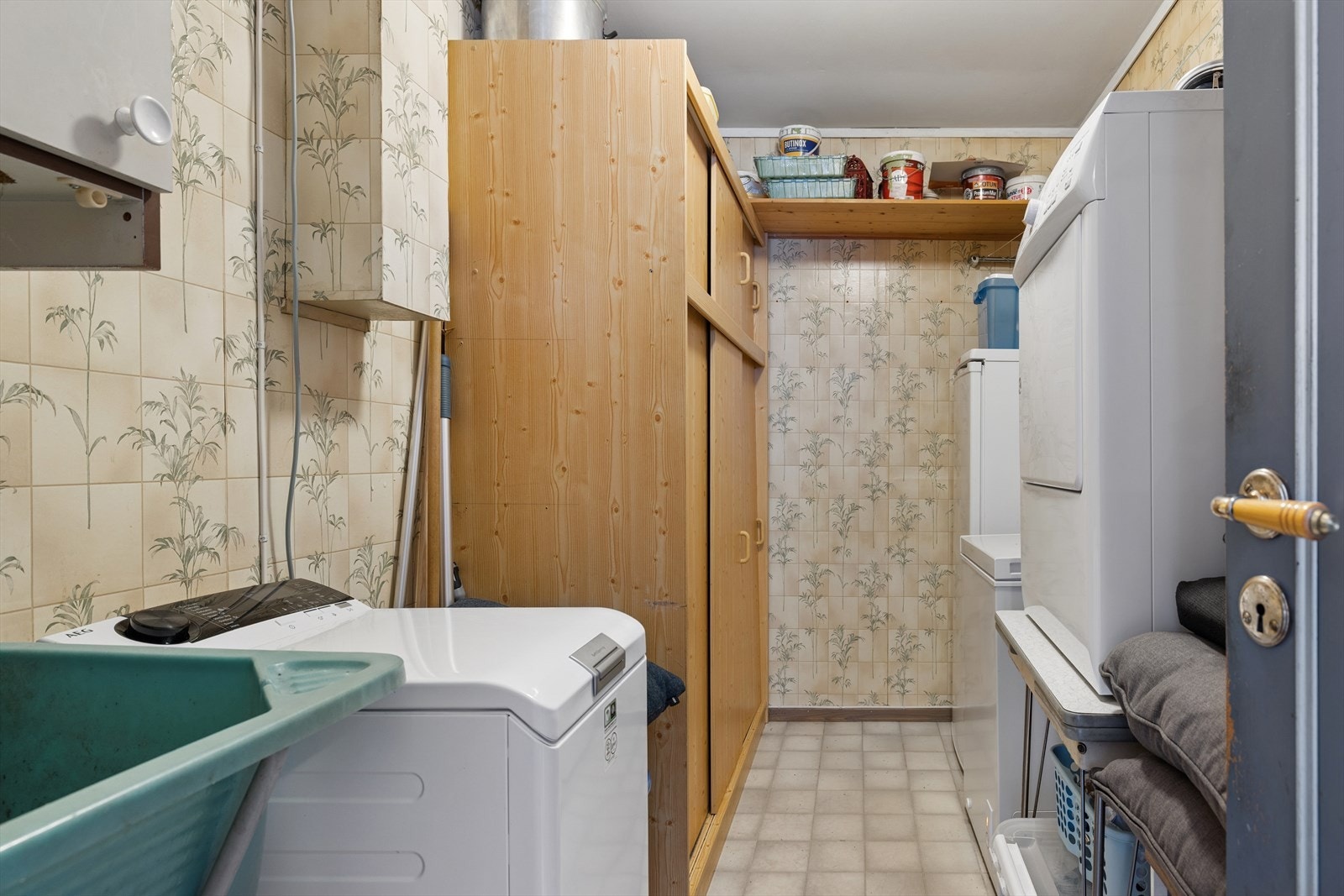 Innredet vaskerom med både innvendig og utvendig adkomst. Galleribilde