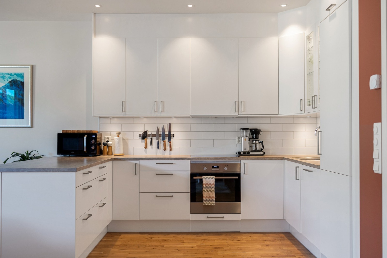 Kjøkkenet har fått tilstandsgrad 1 av takstmann og er i meget god stand. Galleribilde