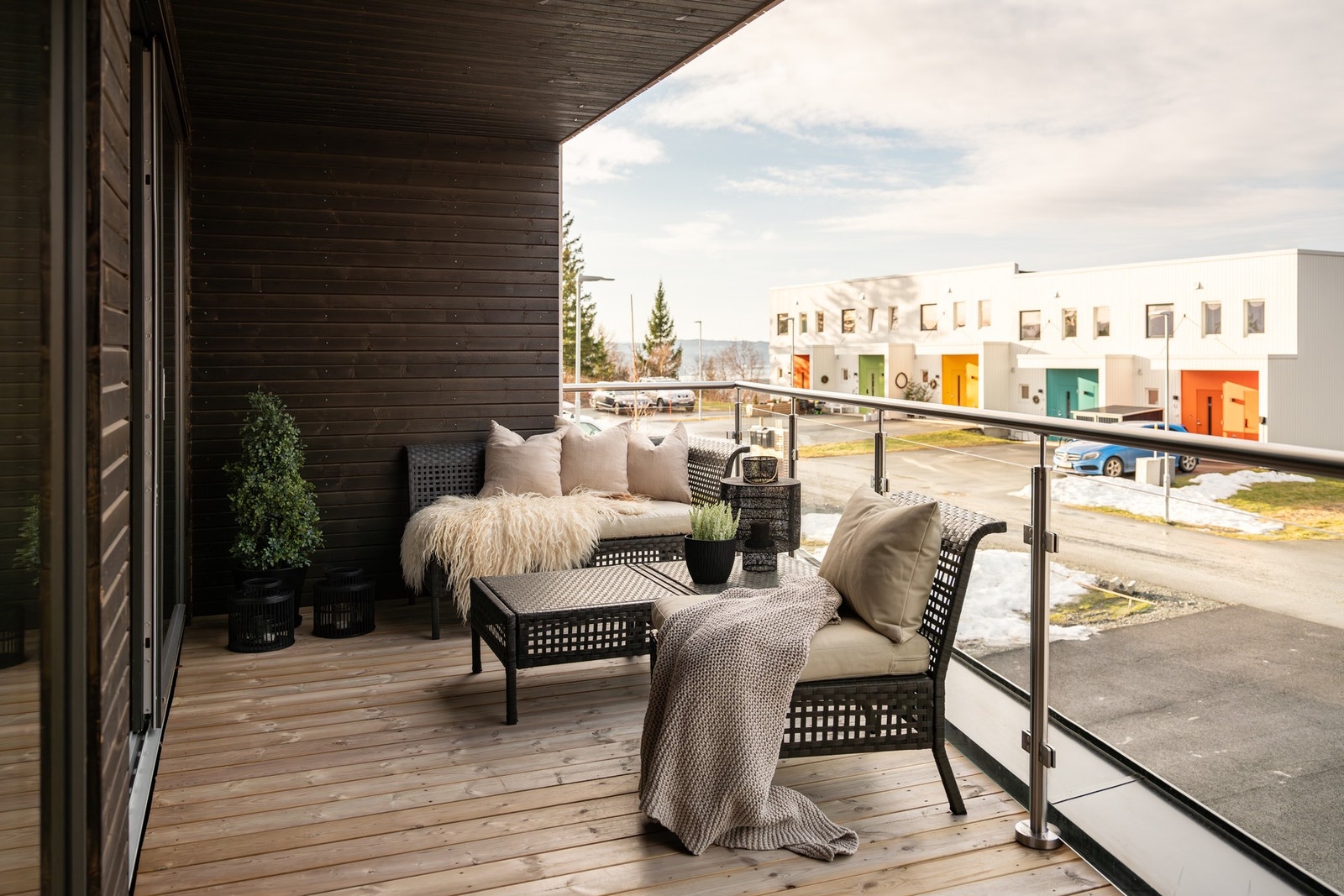 Balkongen er vestvendt og har gode solforhold. Galleribilde