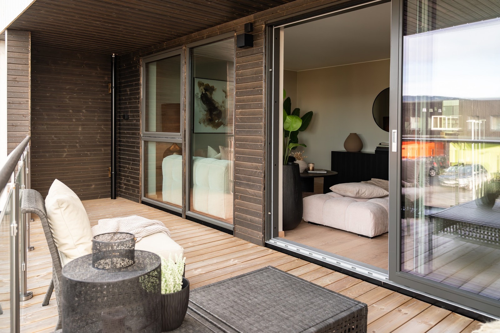 Balkong på hovedplan er på 12,5 kvm. God plass til ønsket utemøblement. Galleribilde